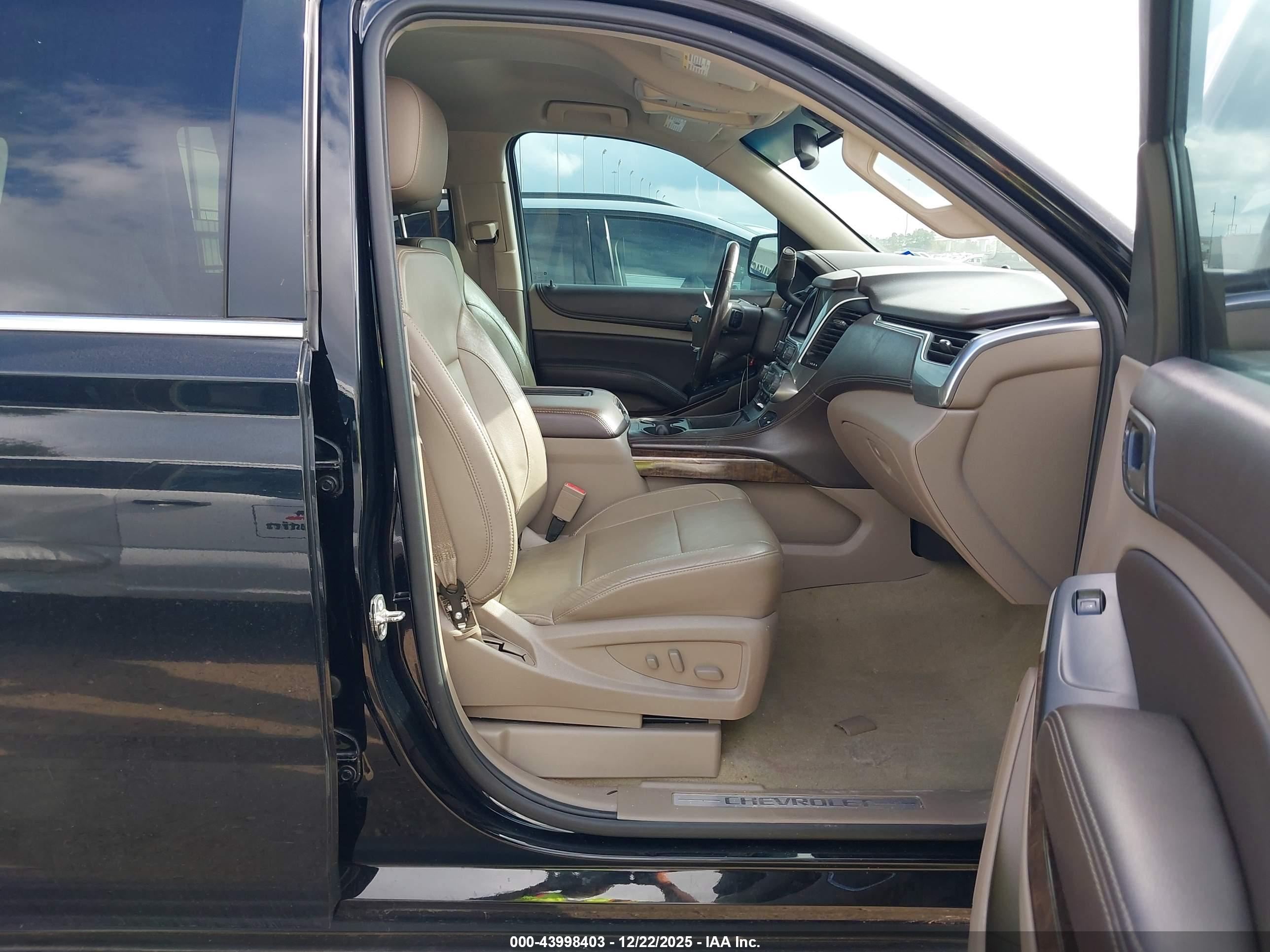 CHEVROLET SUBURBAN image 5