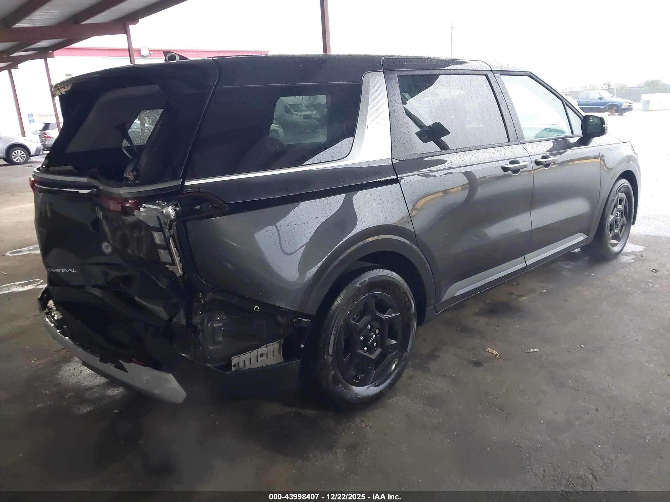 KIA CARNIVAL image 4