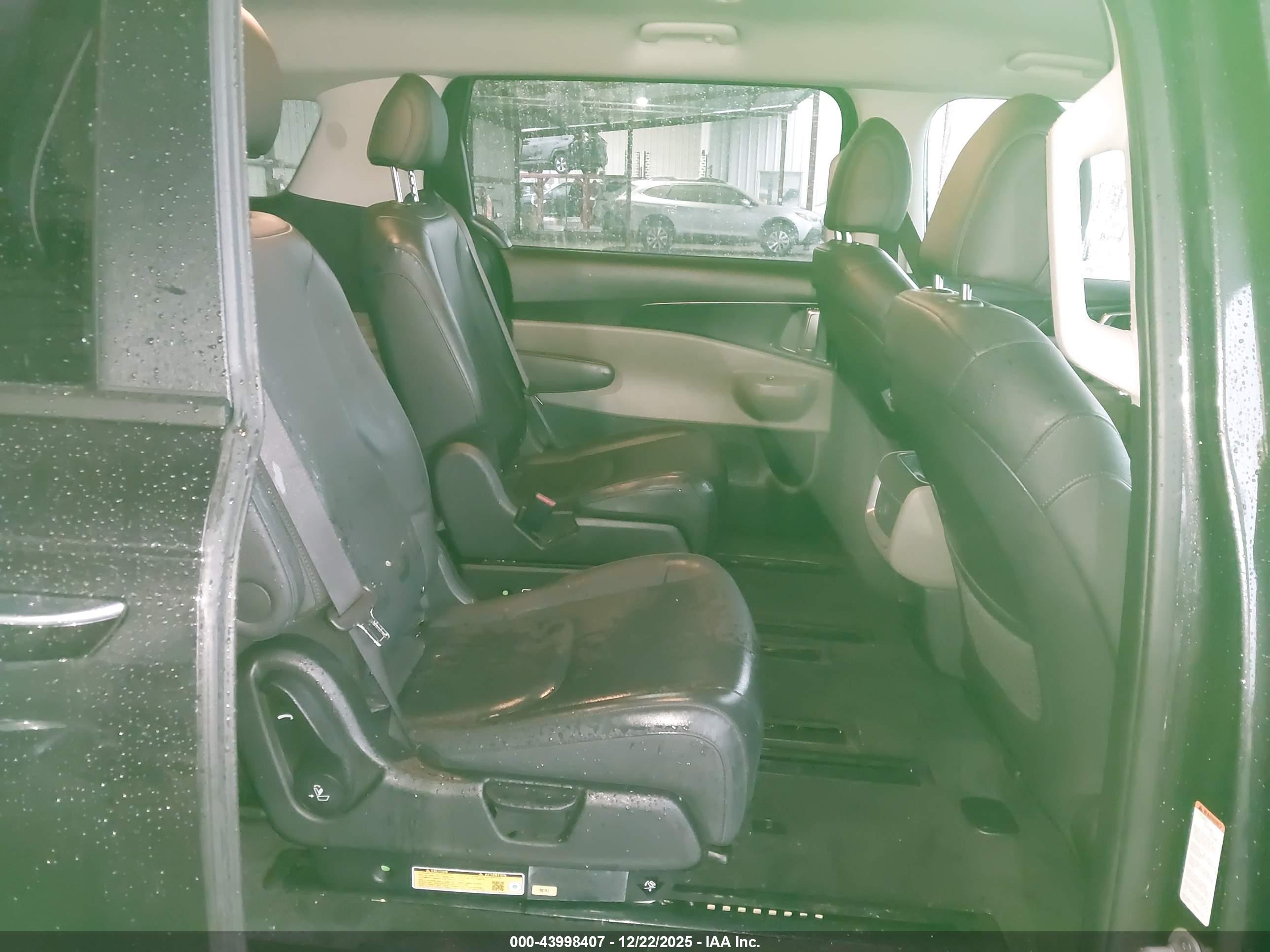 KIA CARNIVAL image 8