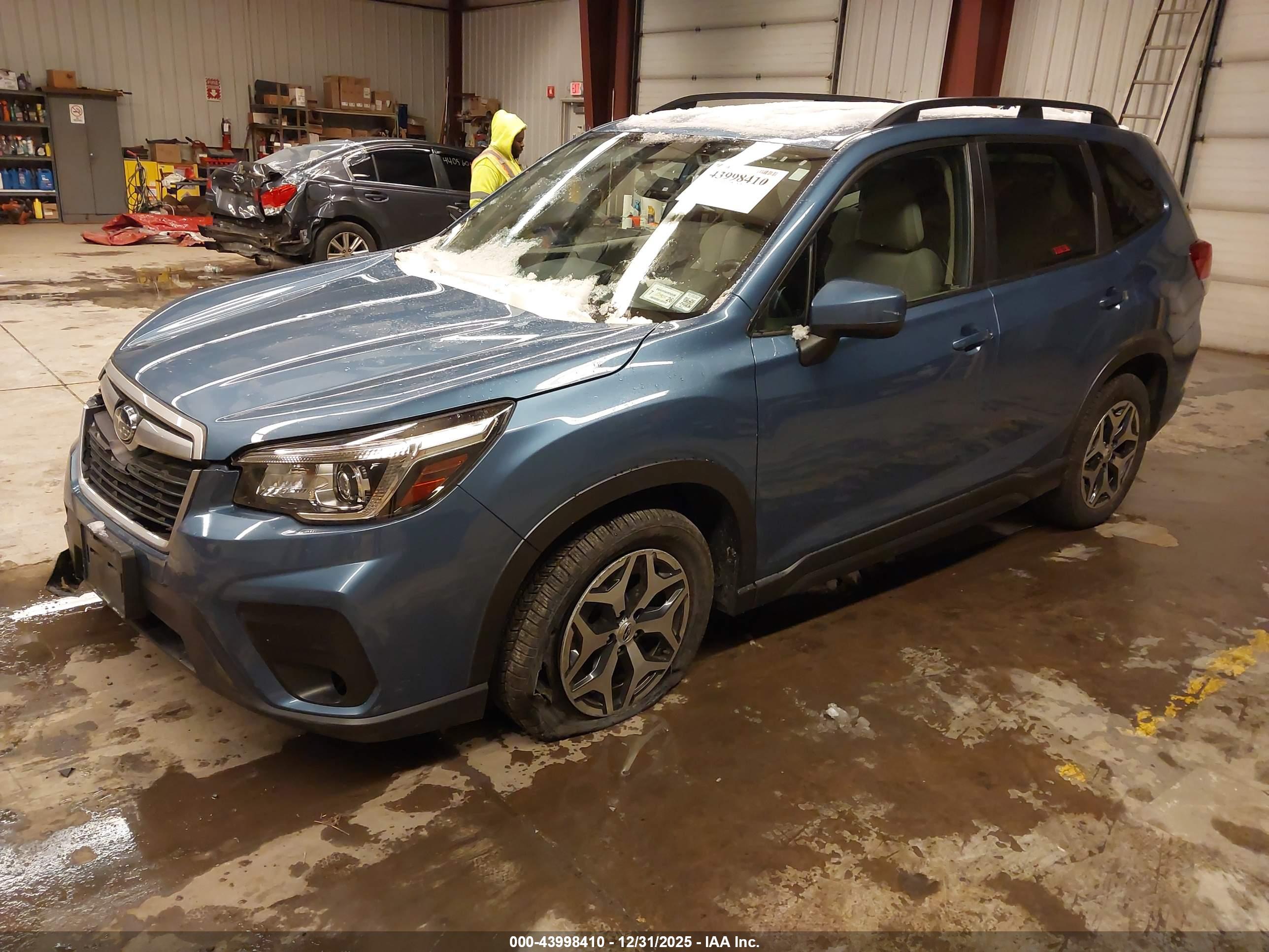 SUBARU FORESTER image 2