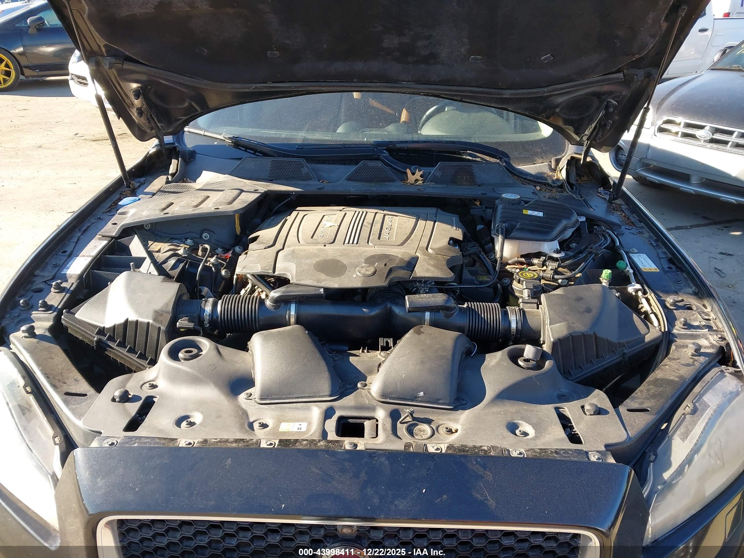 JAGUAR XJ image 10