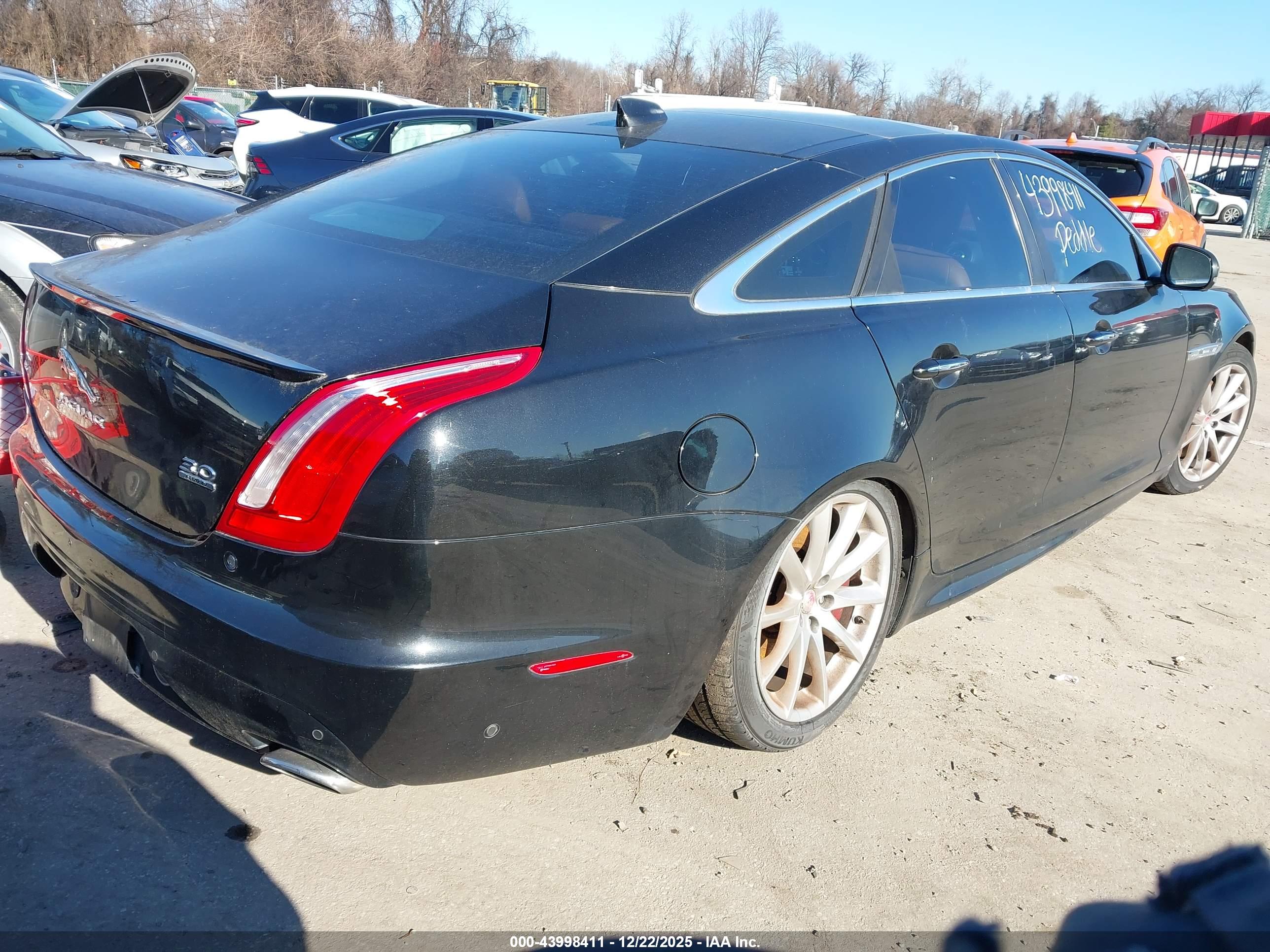 JAGUAR XJ image 4