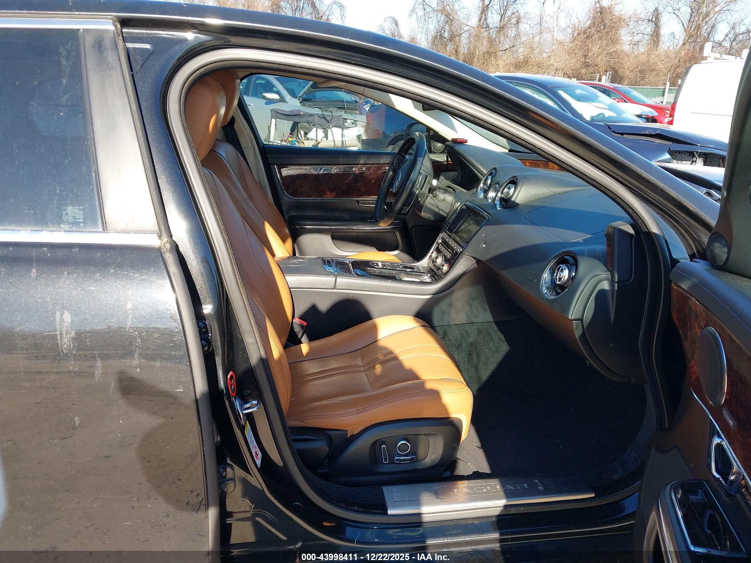 JAGUAR XJ image 5