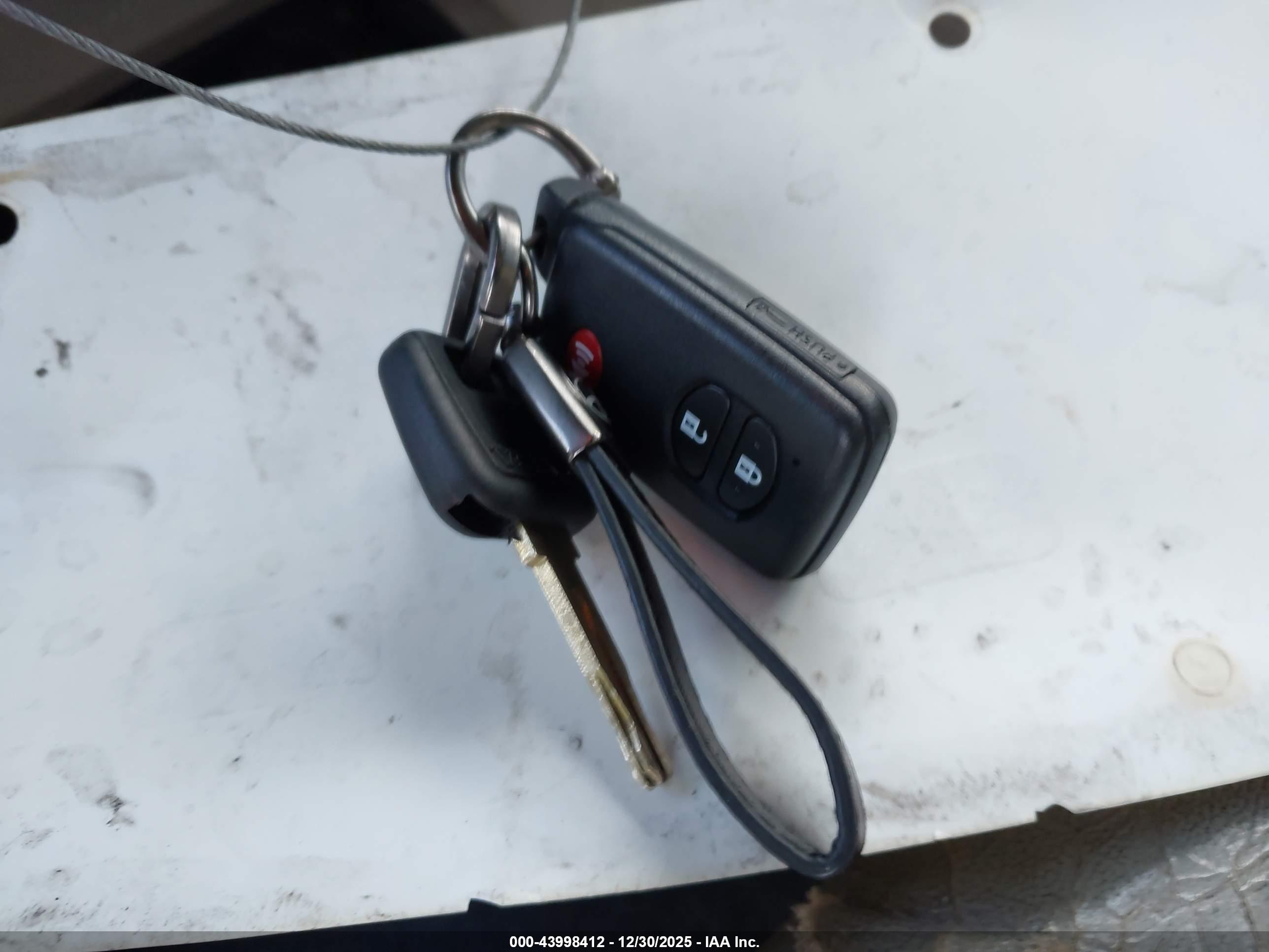 TOYOTA PRIUS image 11