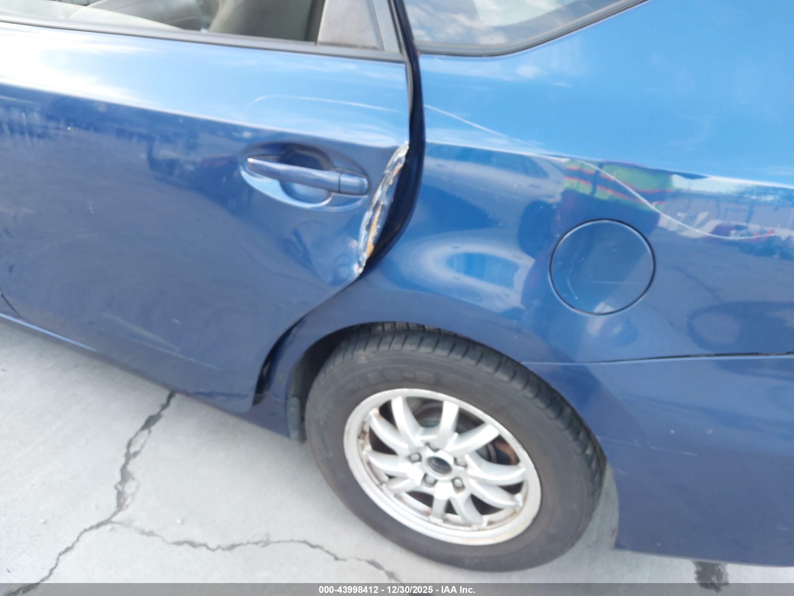 TOYOTA PRIUS image 6