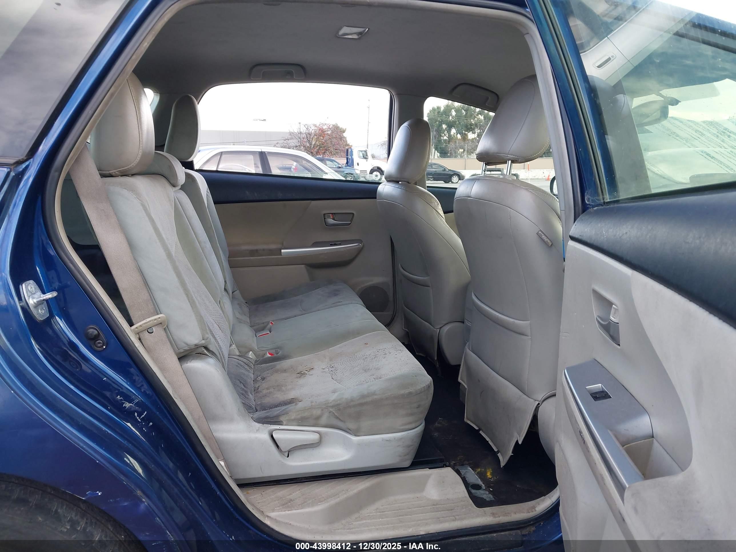TOYOTA PRIUS image 8
