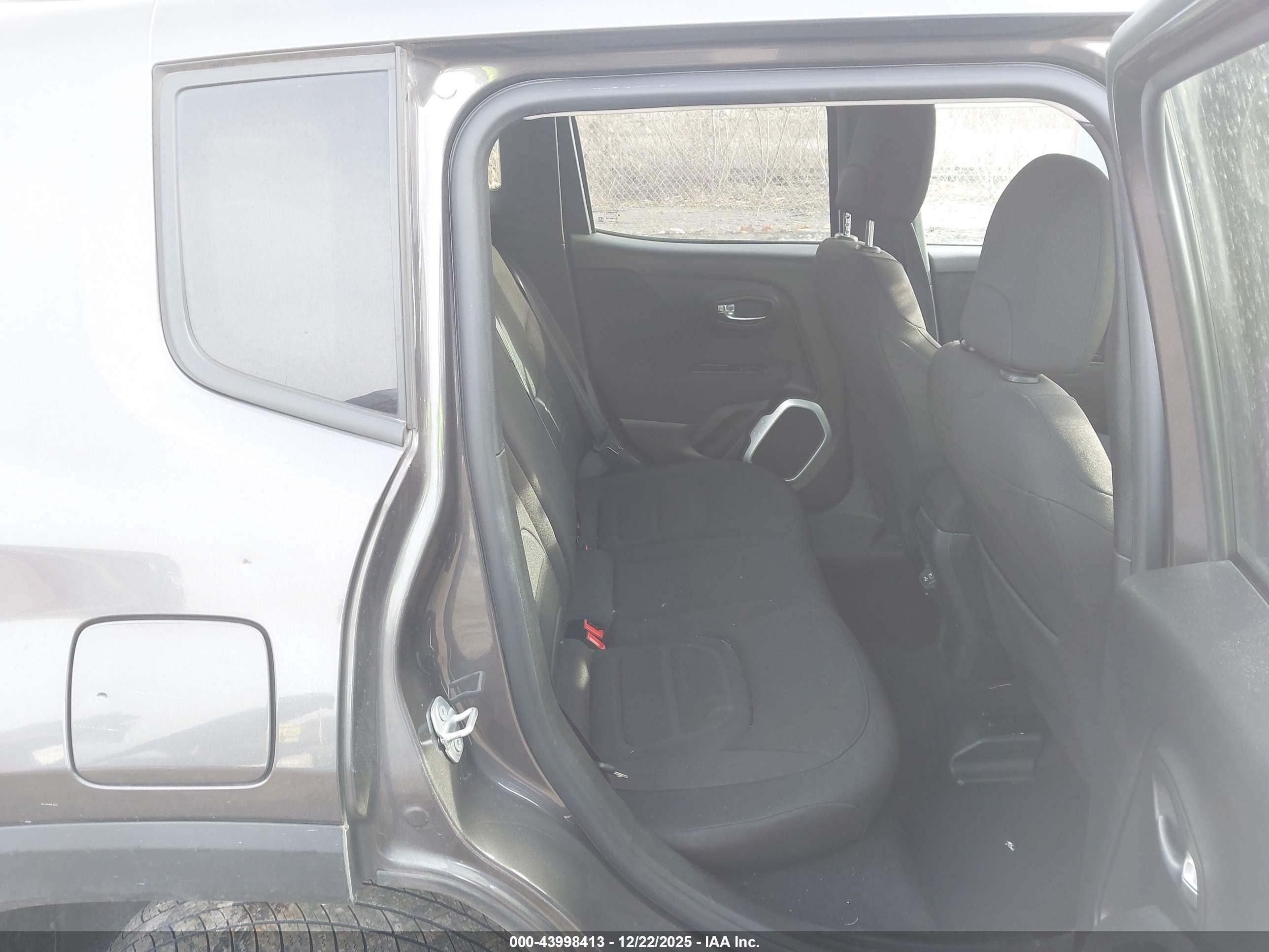 JEEP RENEGADE image 8