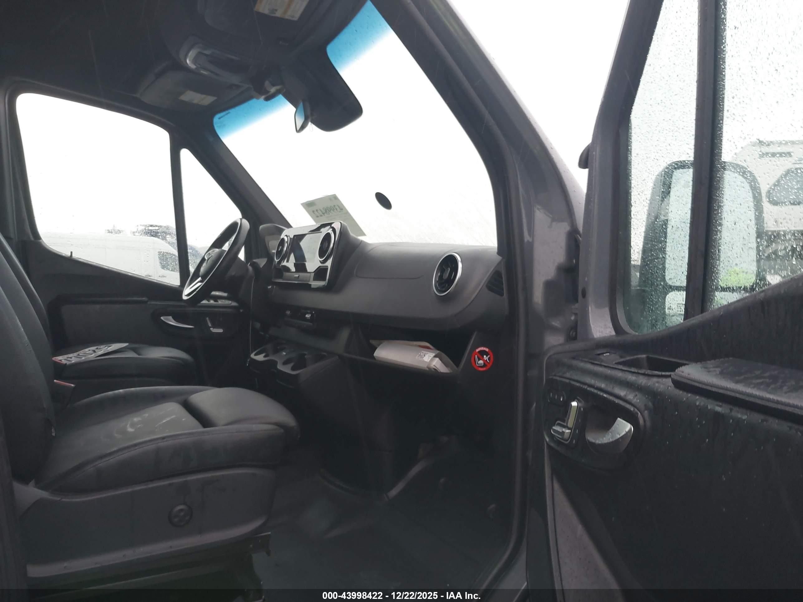 MERCEDES-BENZ SPRINTER image 5