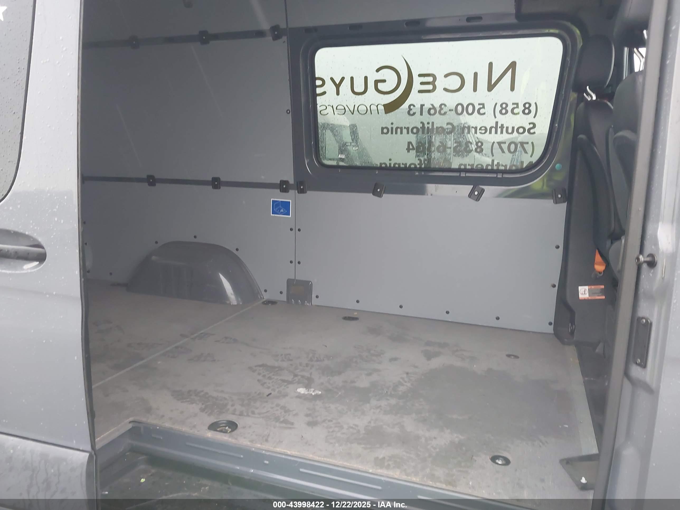 MERCEDES-BENZ SPRINTER image 8
