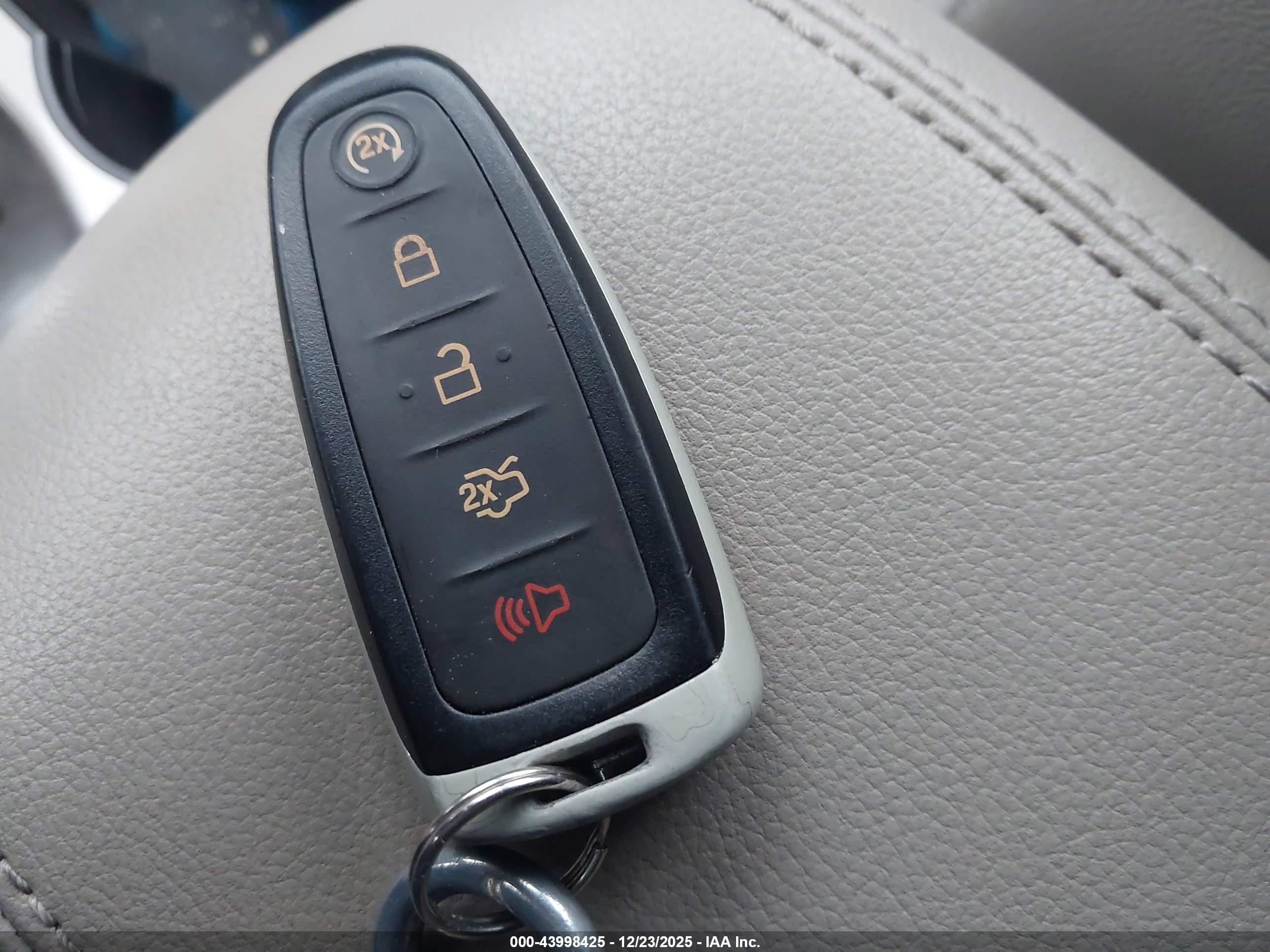 FORD ESCAPE image 11