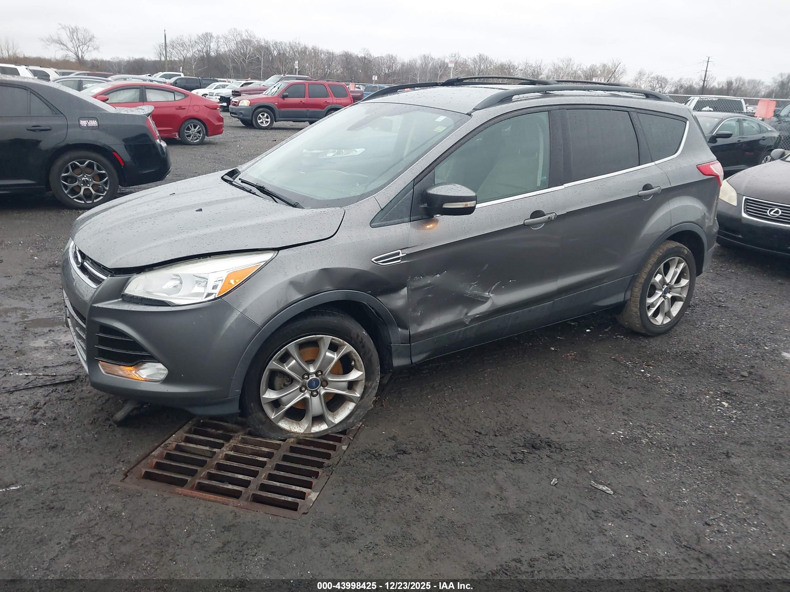 FORD ESCAPE image 2