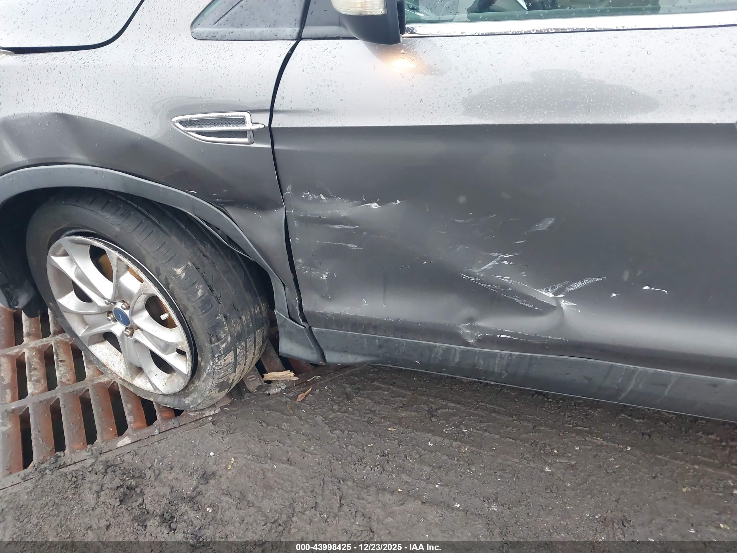 FORD ESCAPE image 6