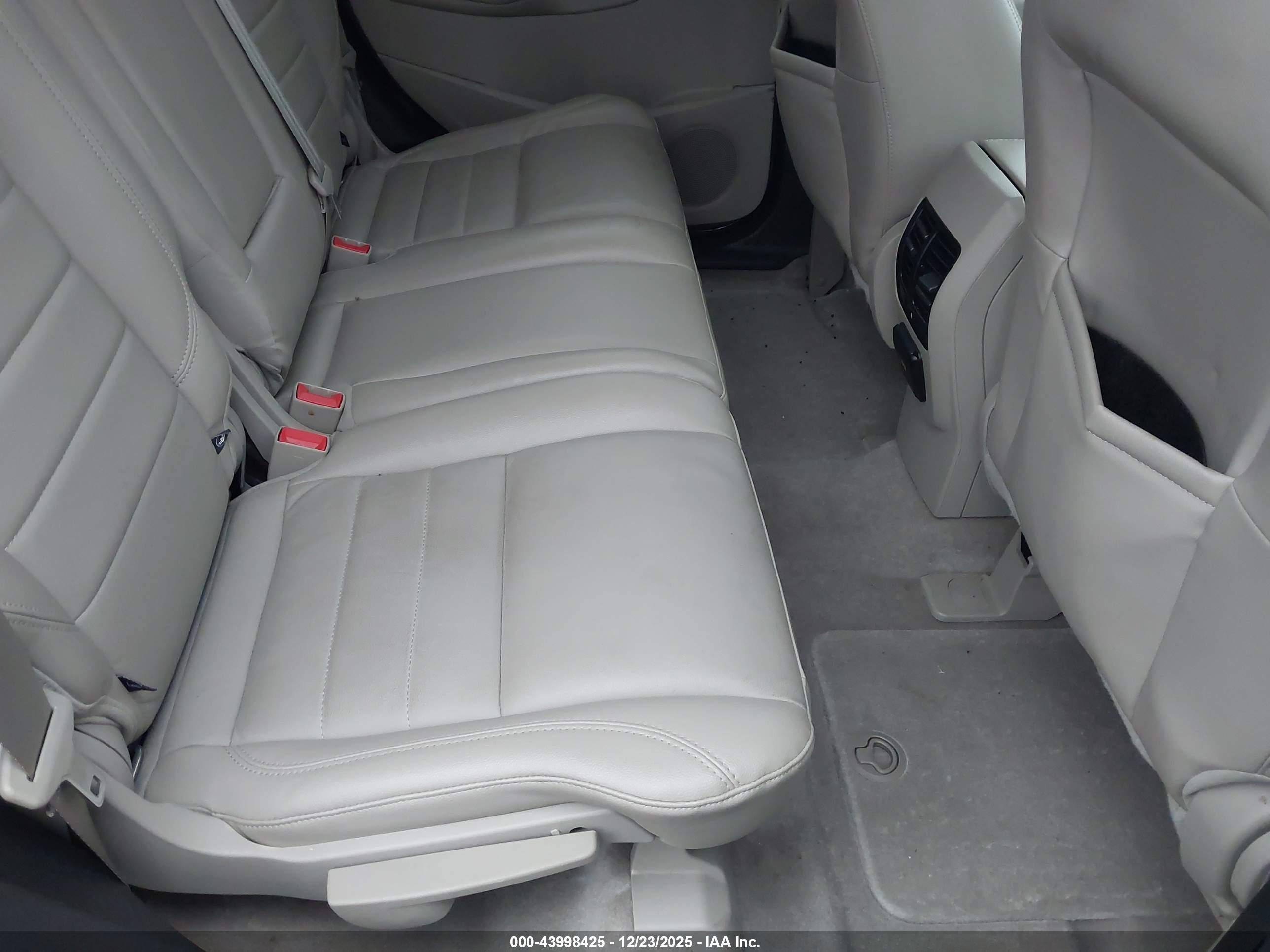 FORD ESCAPE image 8