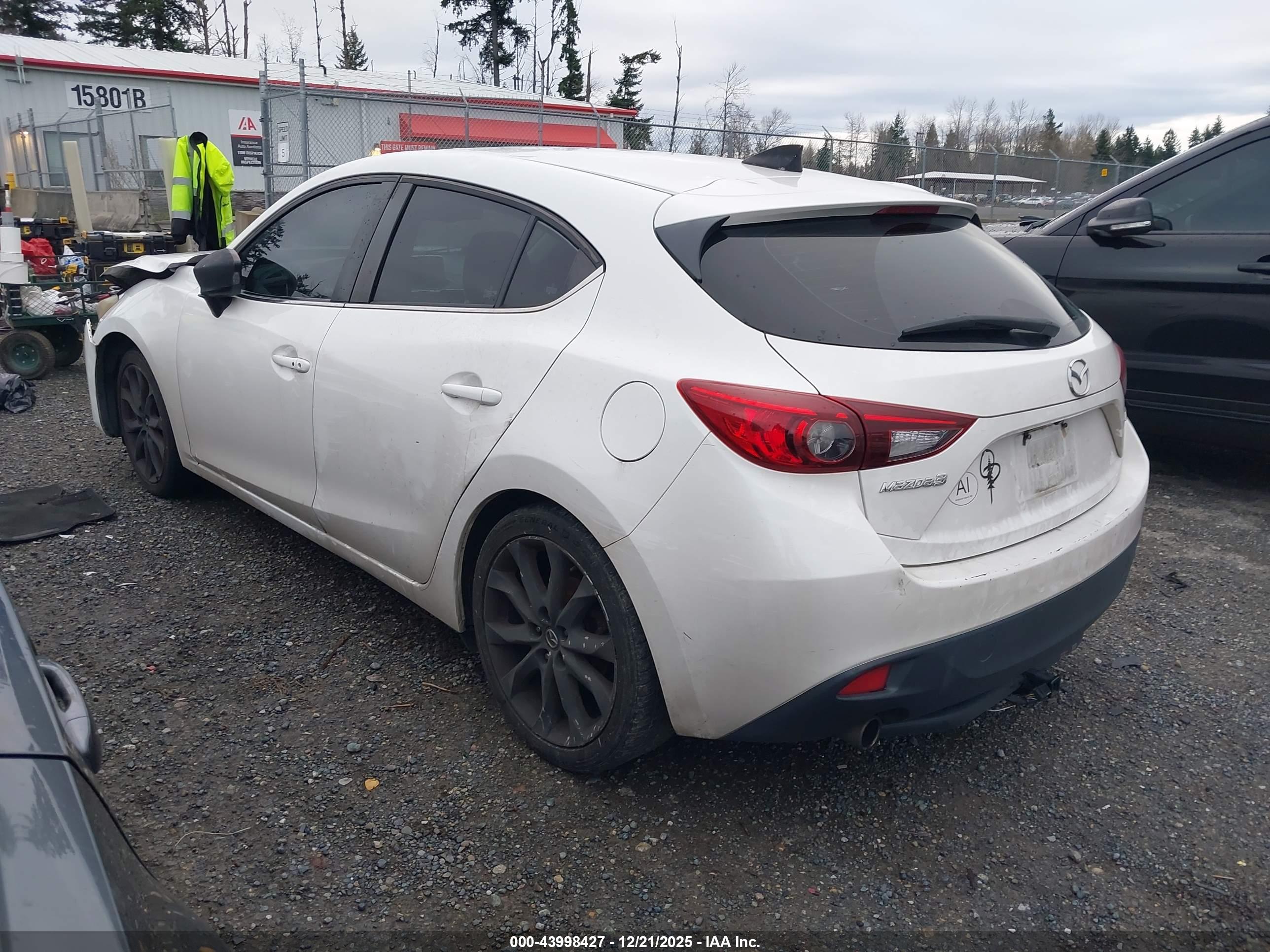MAZDA MAZDA3 image 3