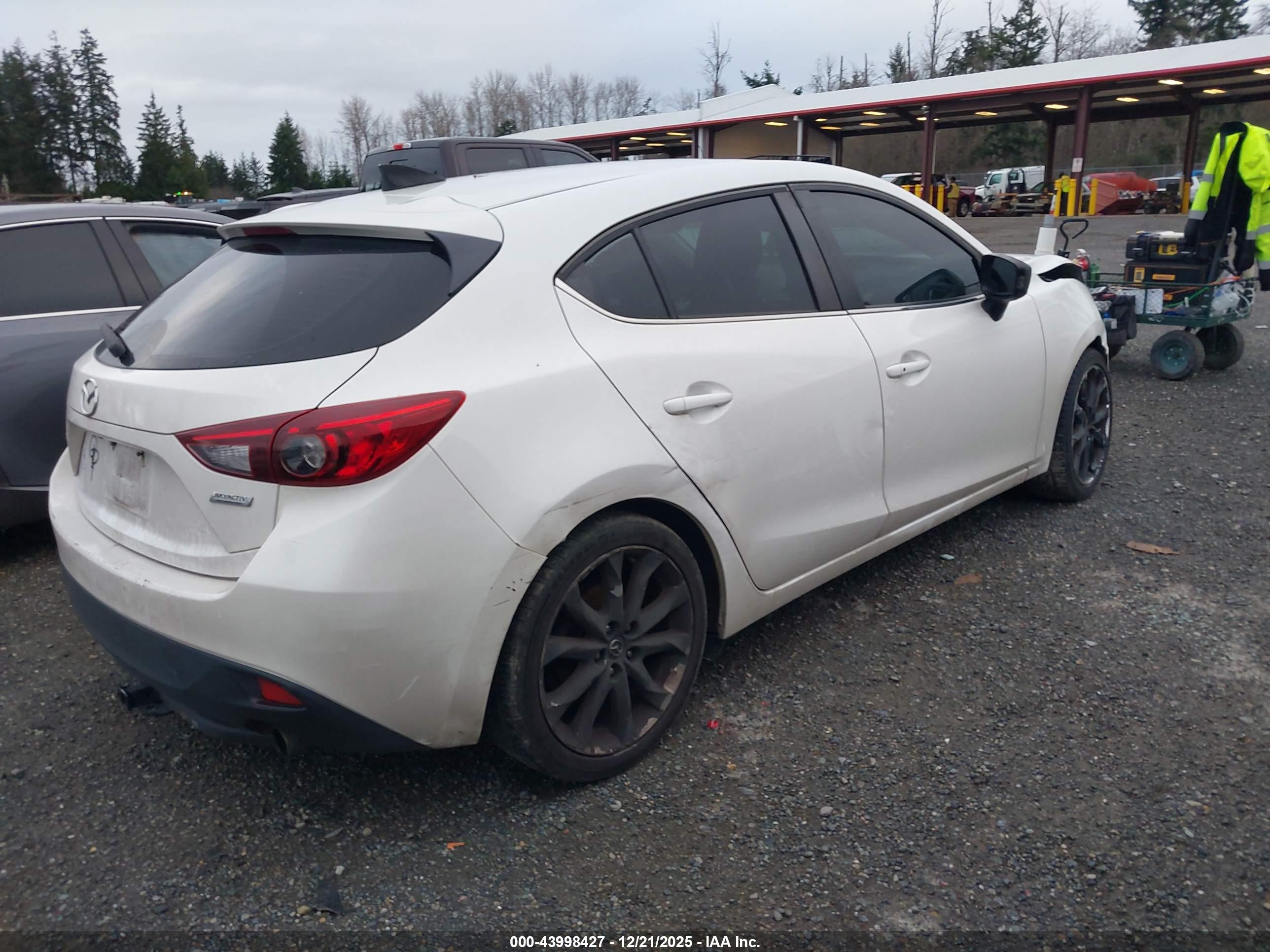 MAZDA MAZDA3 image 4