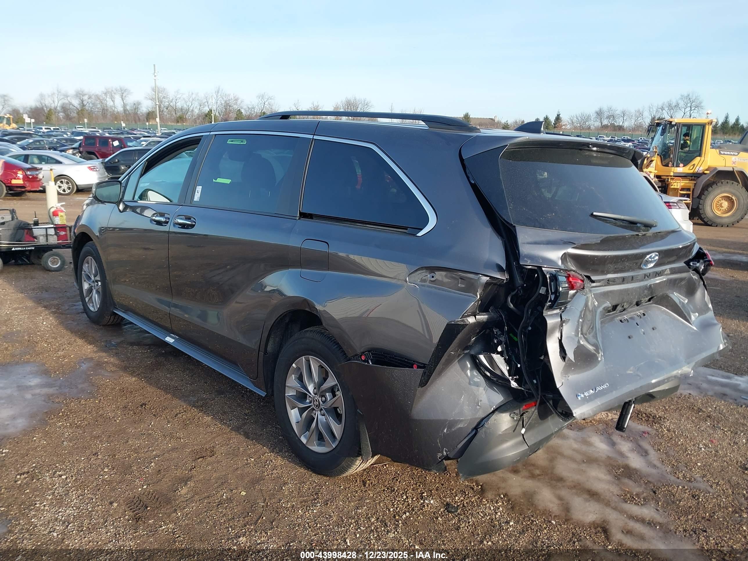 TOYOTA SIENNA image 3