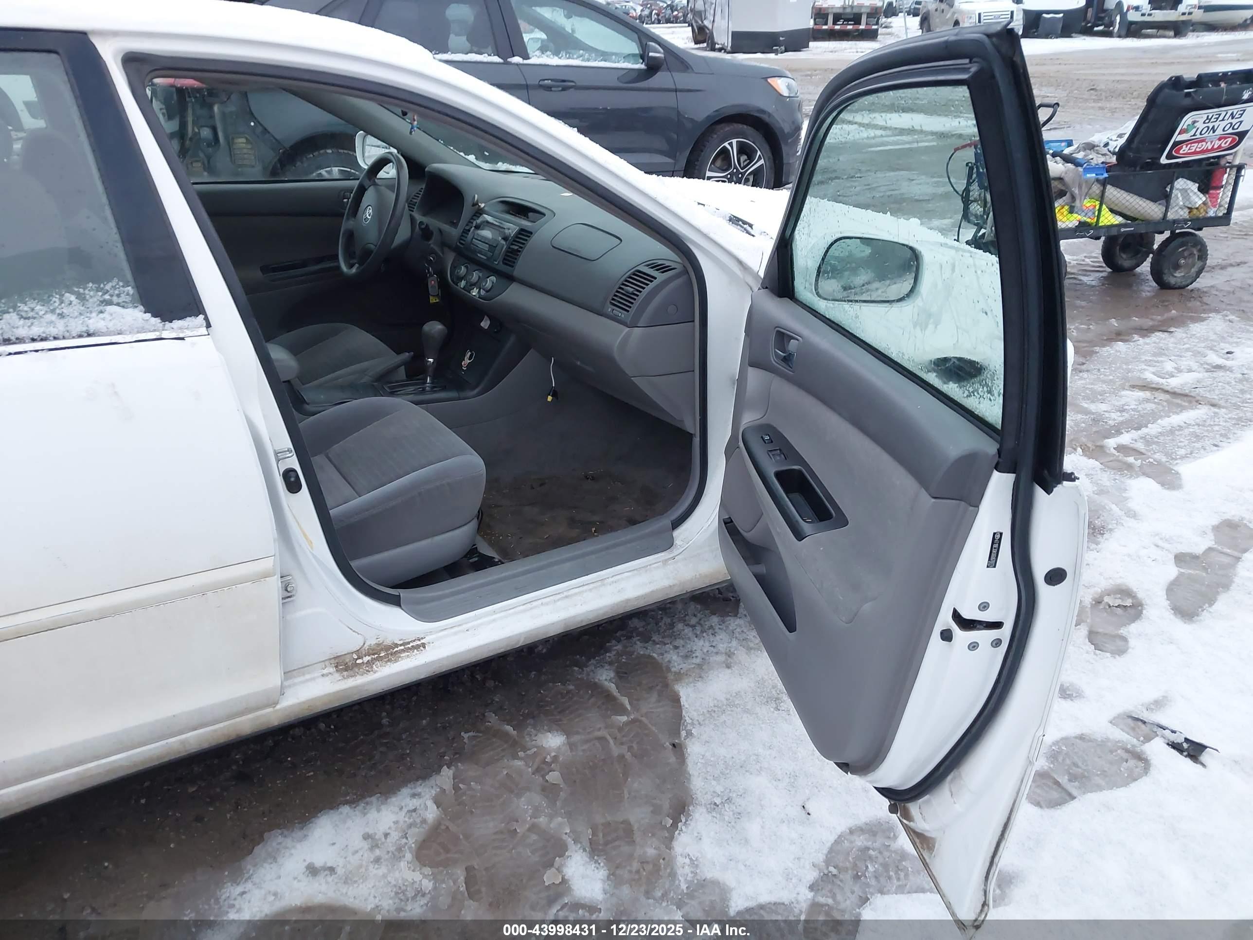 TOYOTA CAMRY image 5