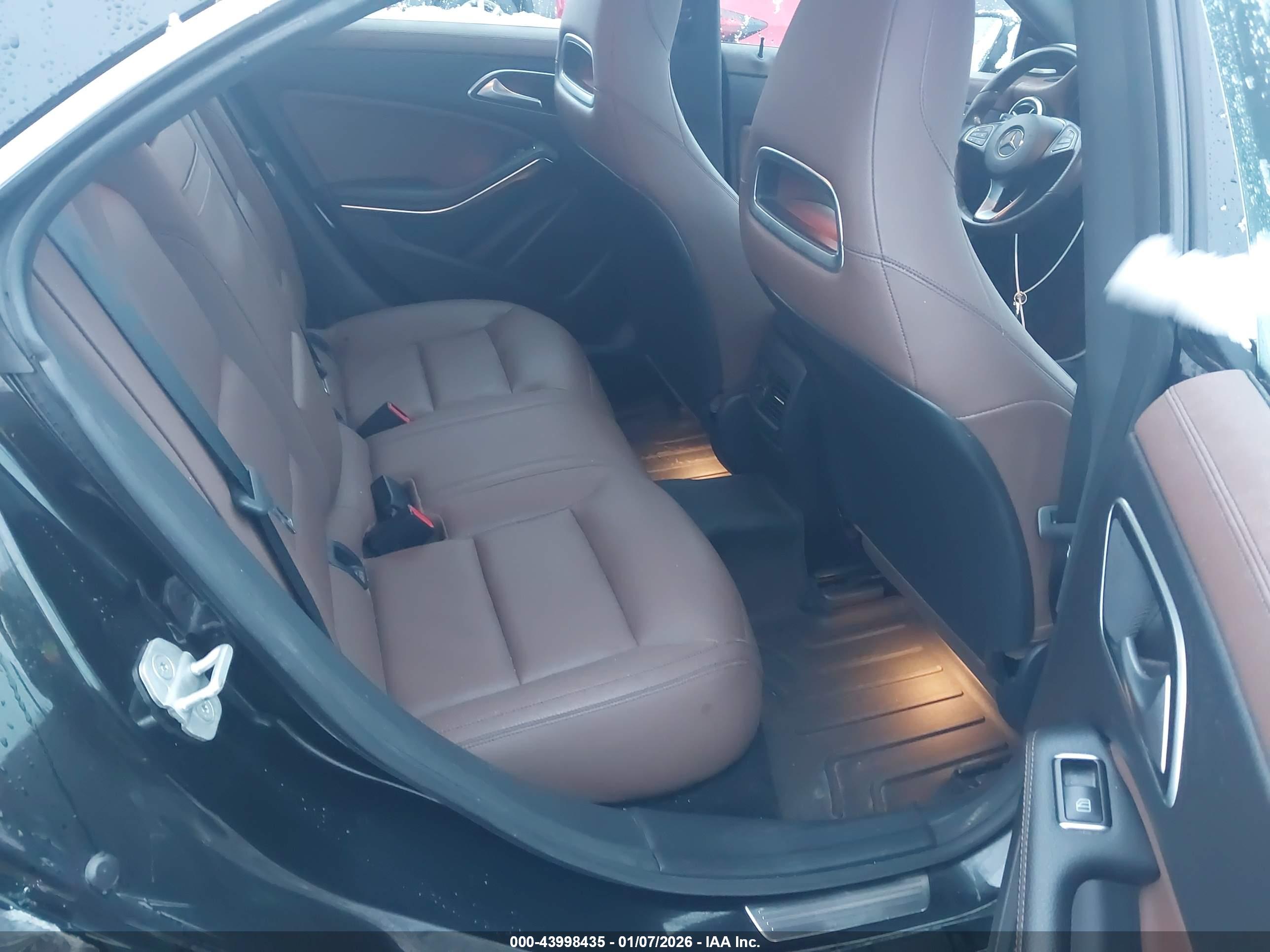 MERCEDES-BENZ CLA image 8