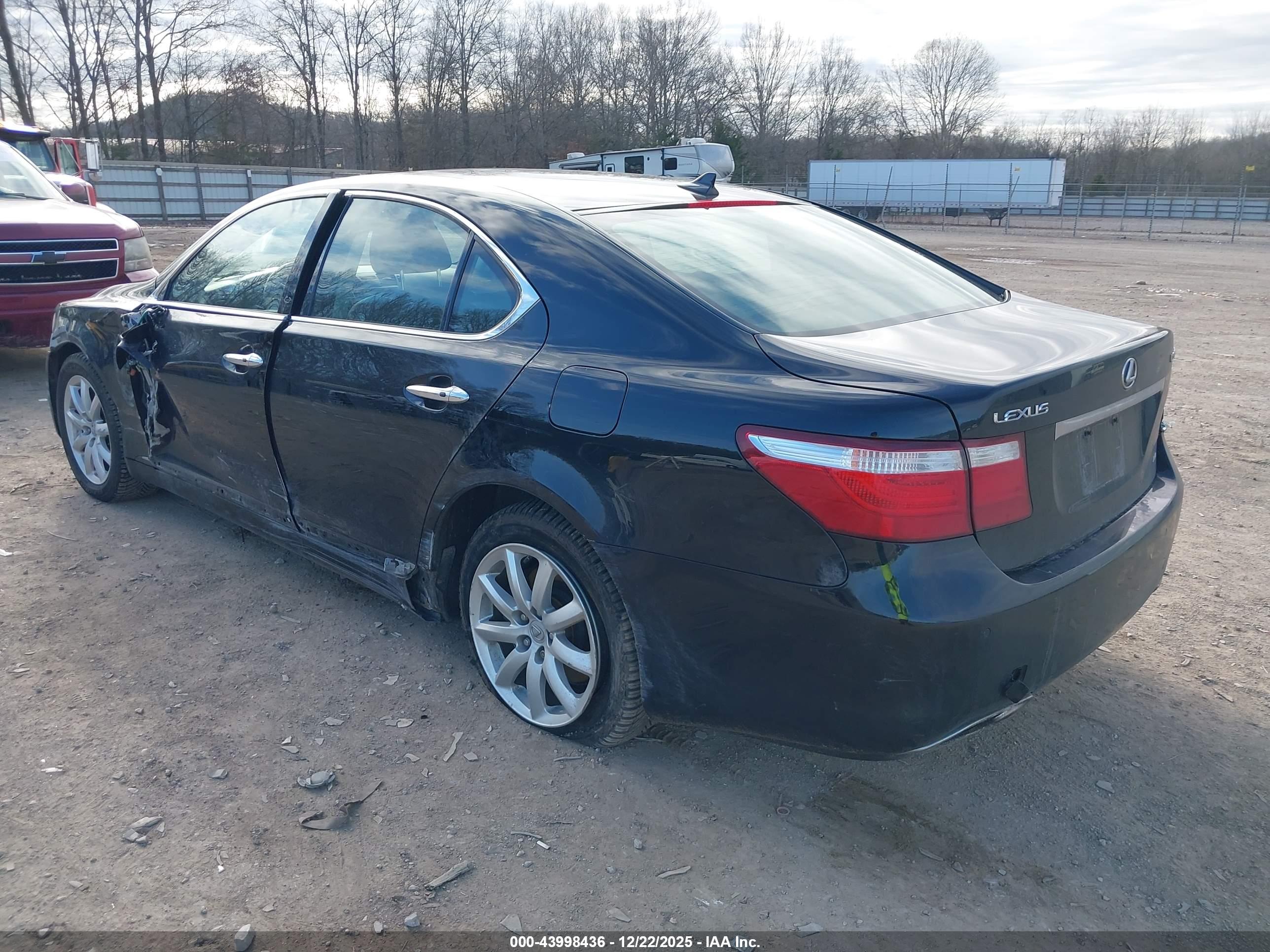 LEXUS LS image 3