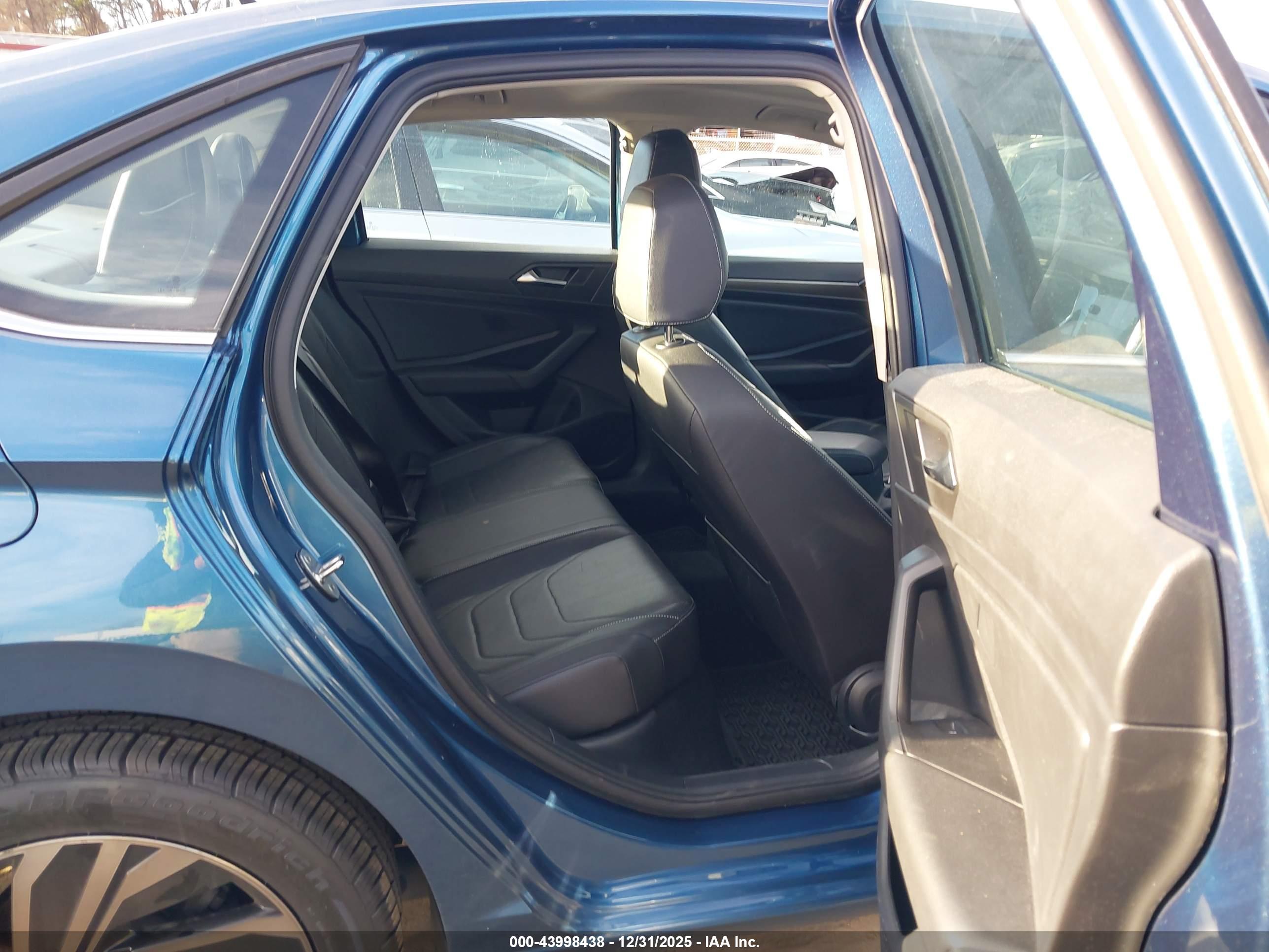 VOLKSWAGEN JETTA image 8