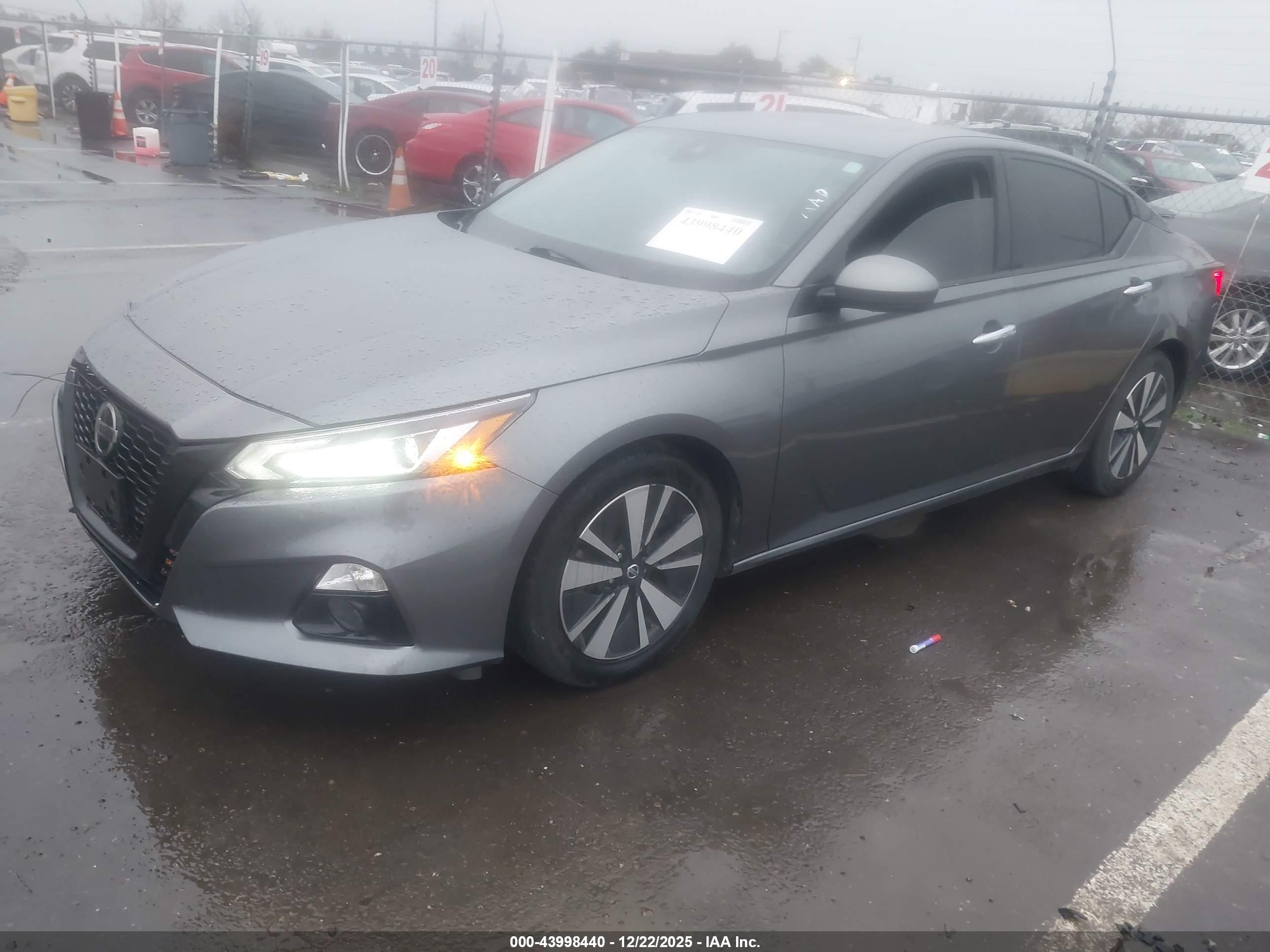 NISSAN ALTIMA image 2