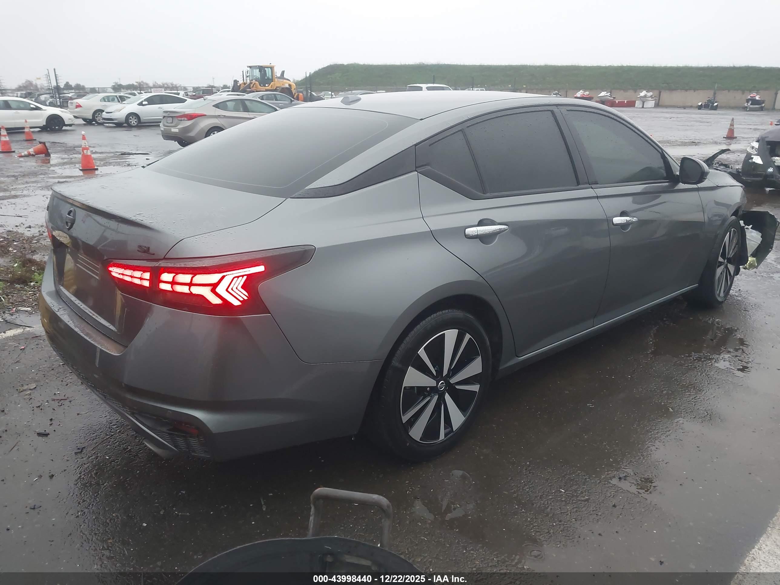 NISSAN ALTIMA image 4