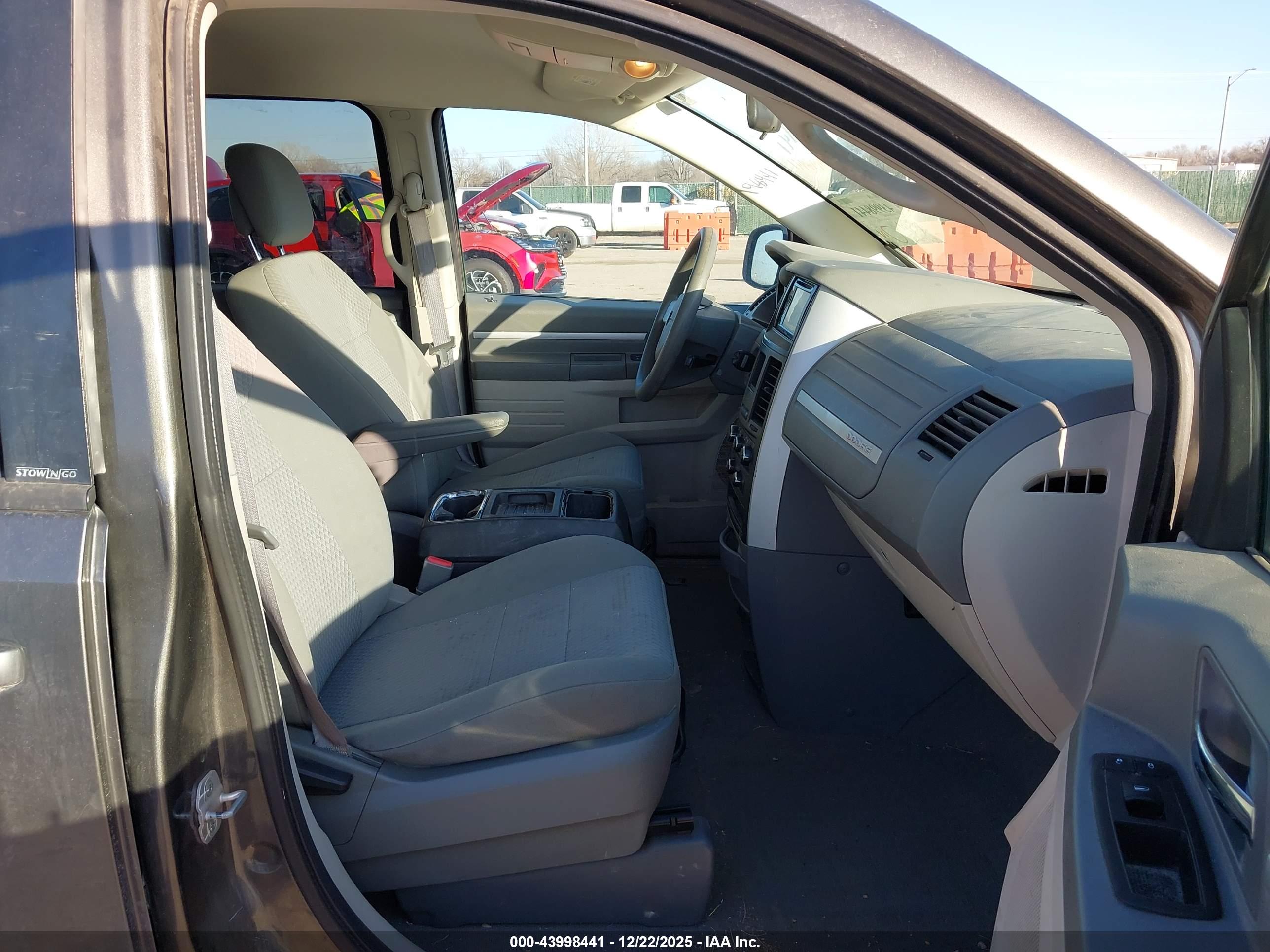 DODGE GRAND image 5