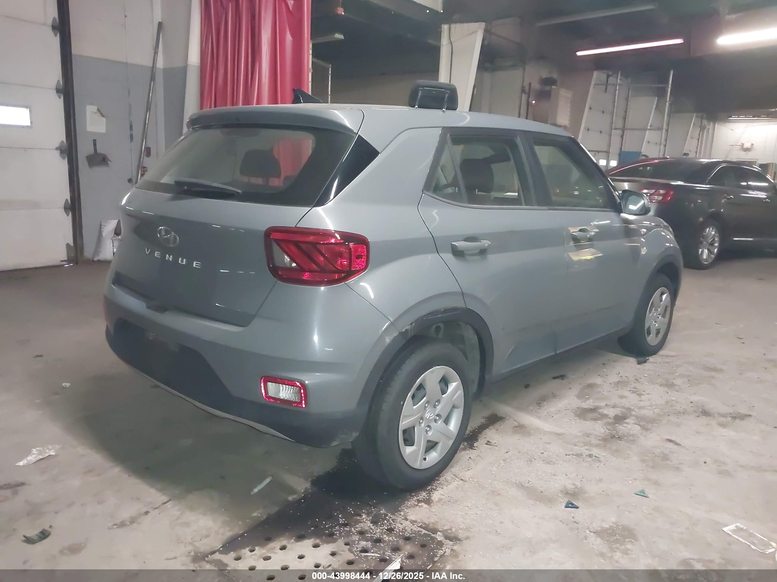 HYUNDAI VENUE image 4