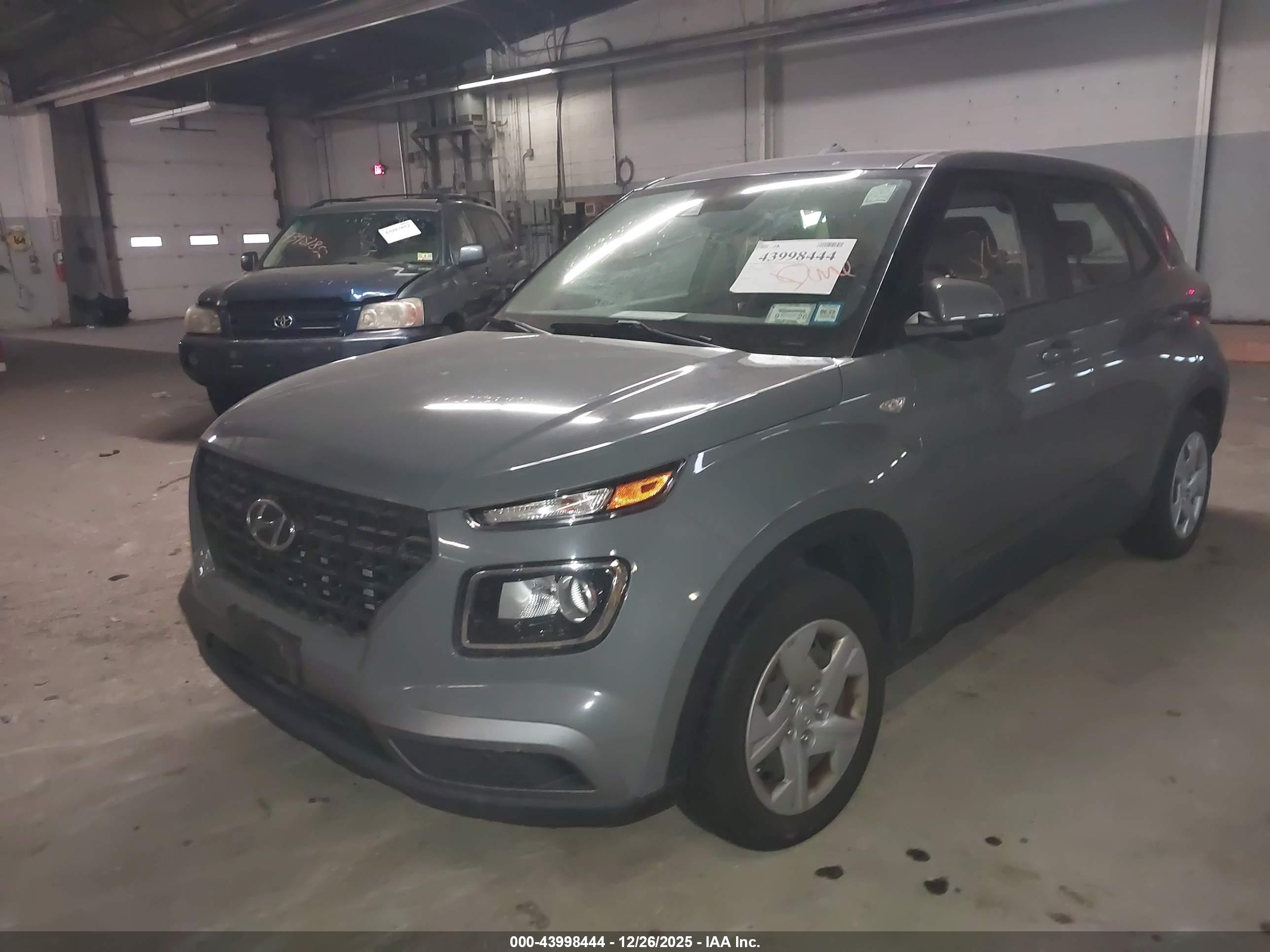 HYUNDAI VENUE image 6