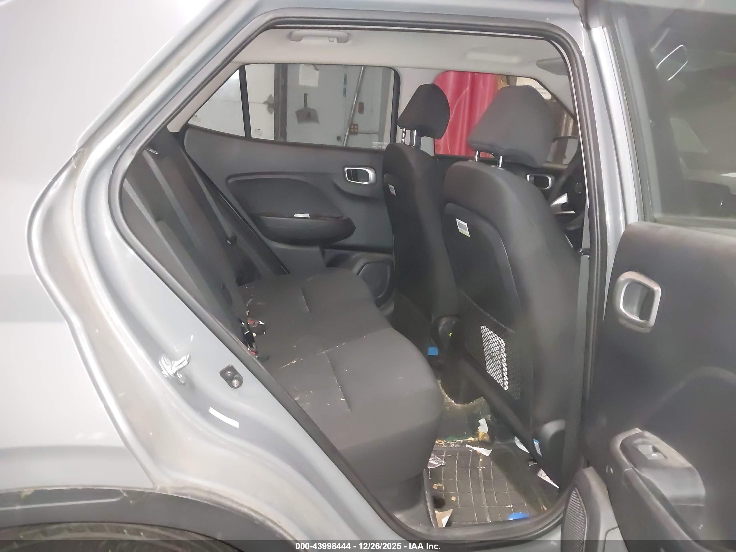 HYUNDAI VENUE image 8