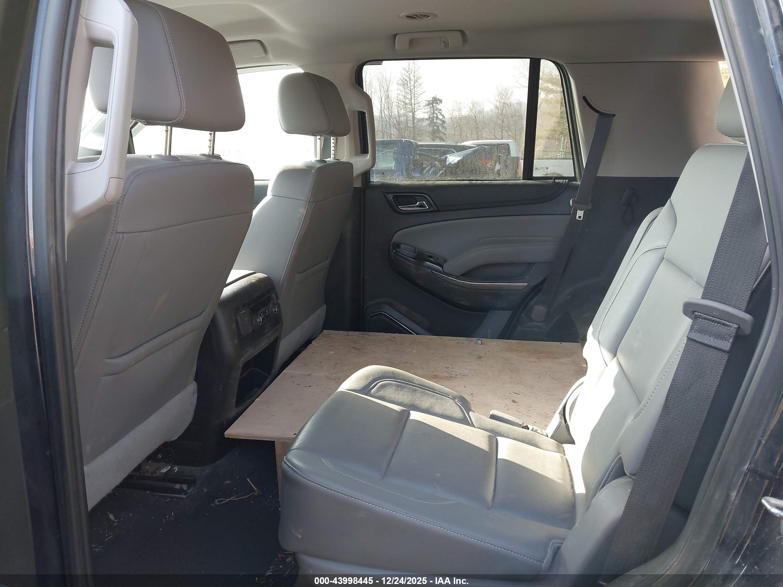 CHEVROLET TAHOE image 8