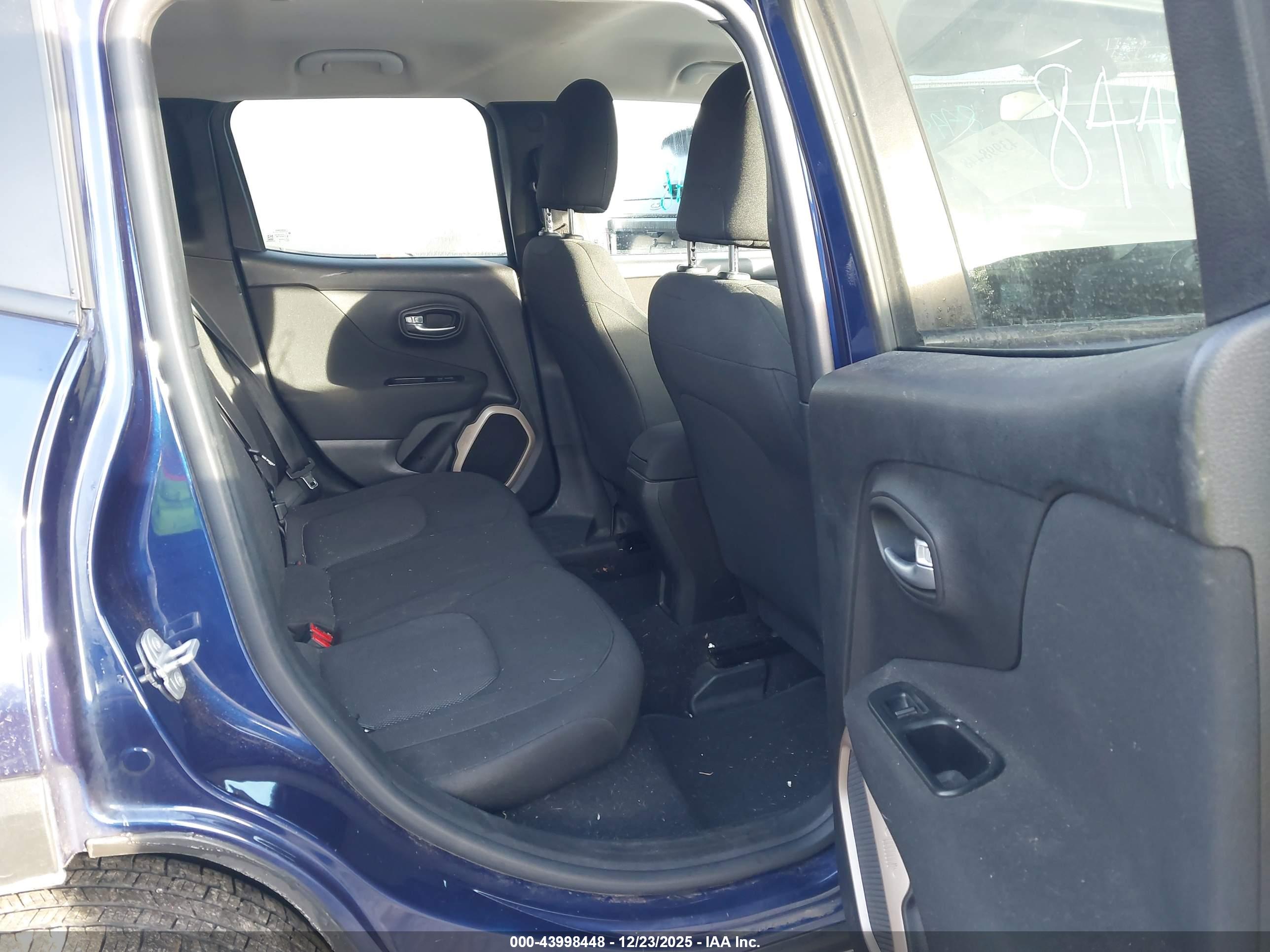 JEEP RENEGADE image 8