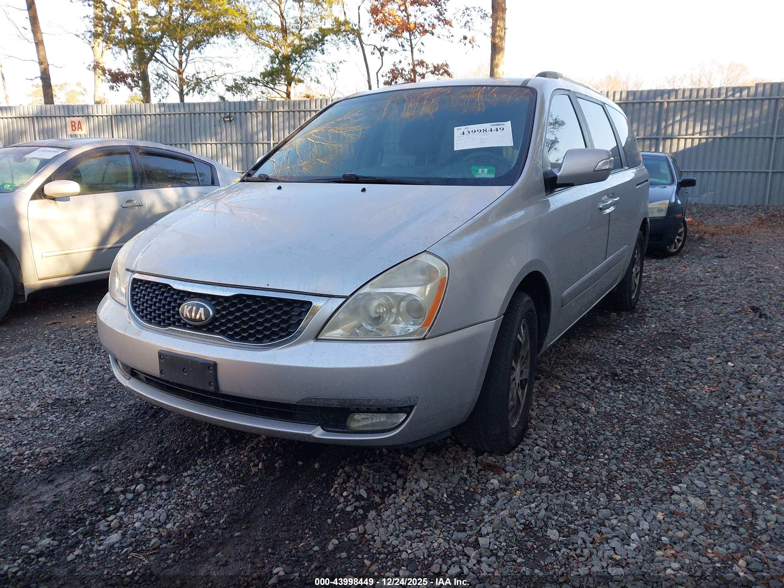 KIA SEDONA image 2