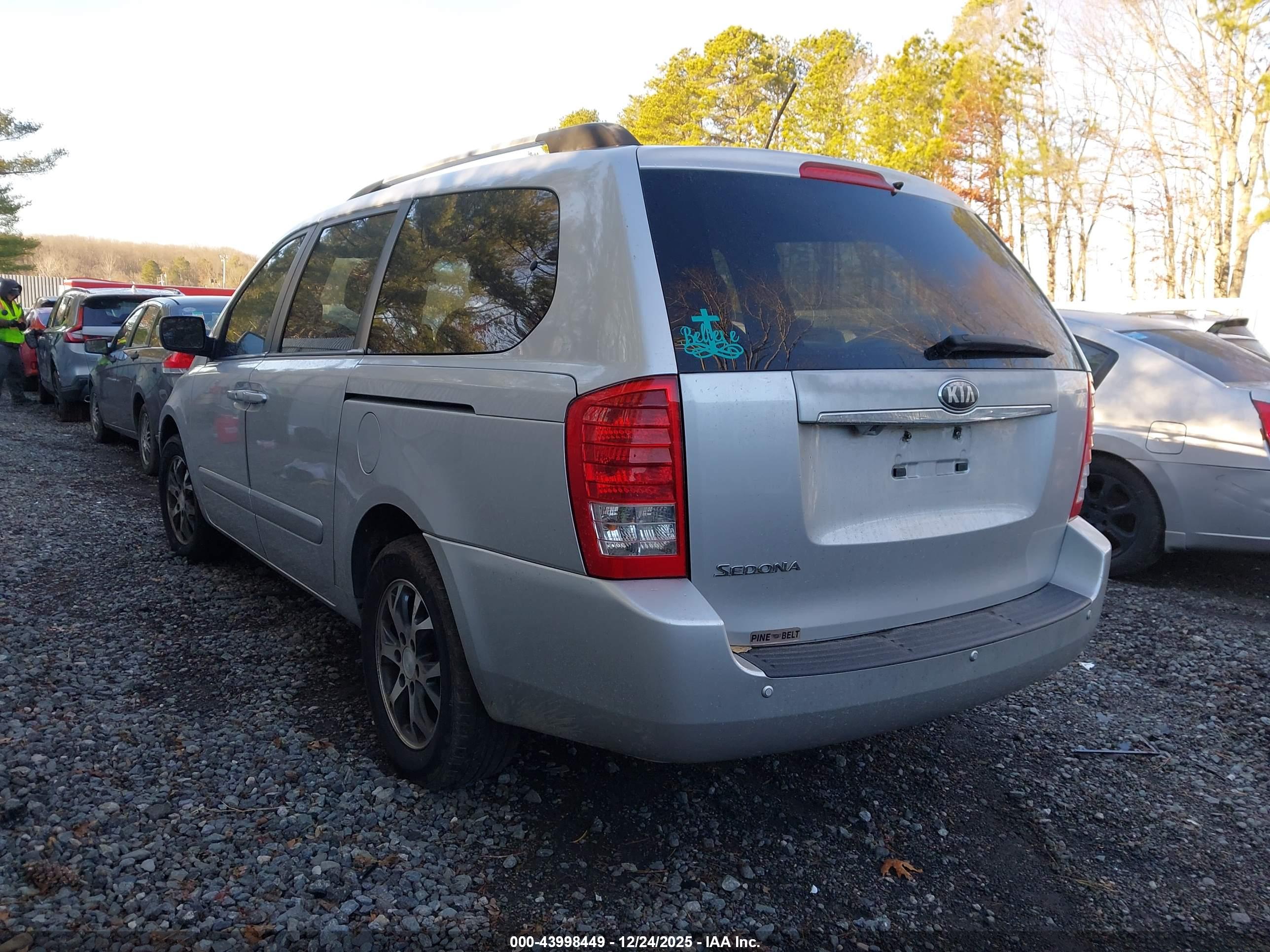 KIA SEDONA image 3