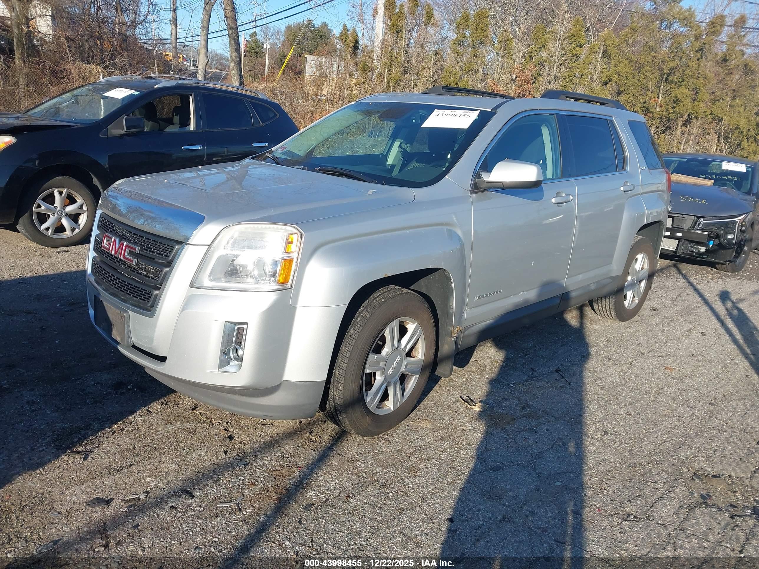 GMC TERRAIN image 2