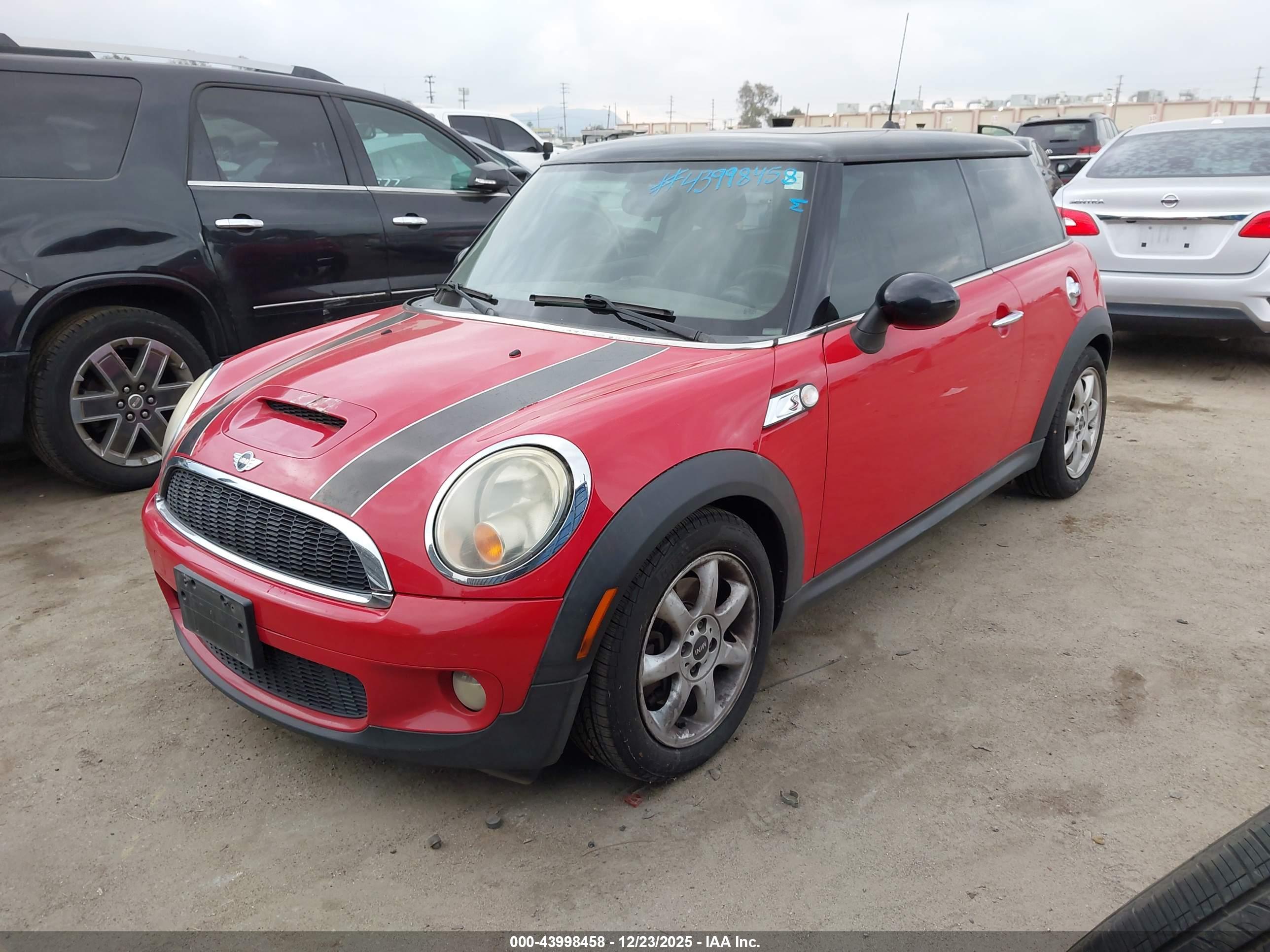 MINI COOPER image 2