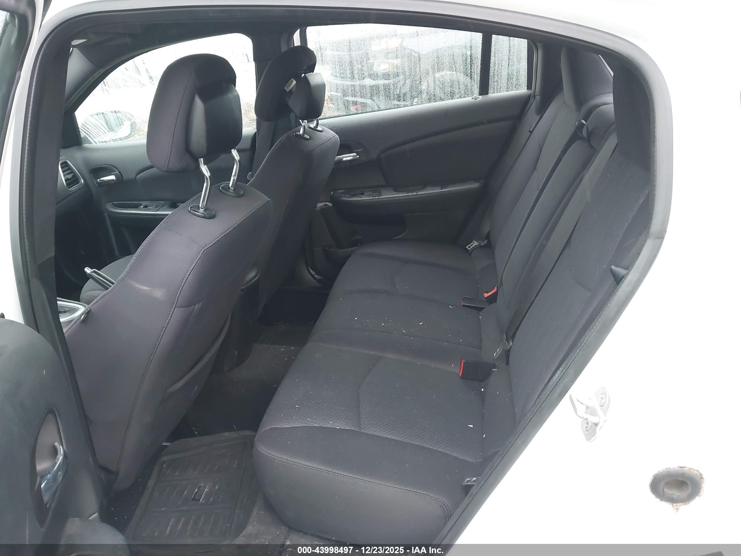 CHRYSLER 200 image 8