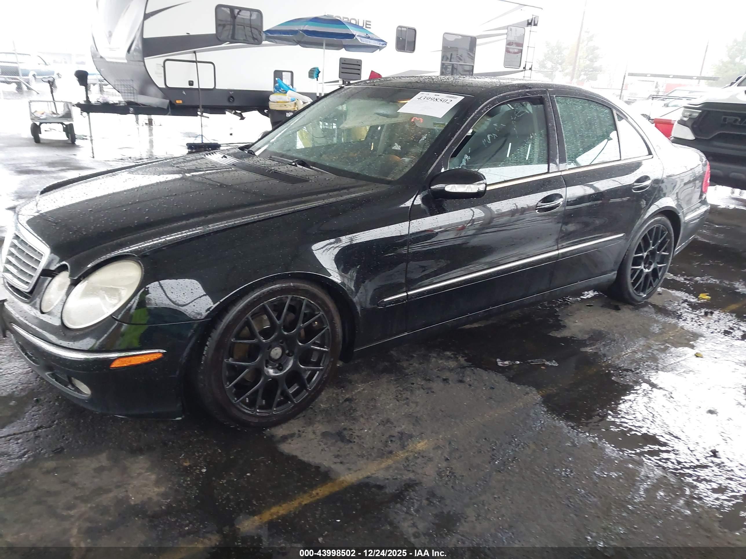 MERCEDES-BENZ E image 2