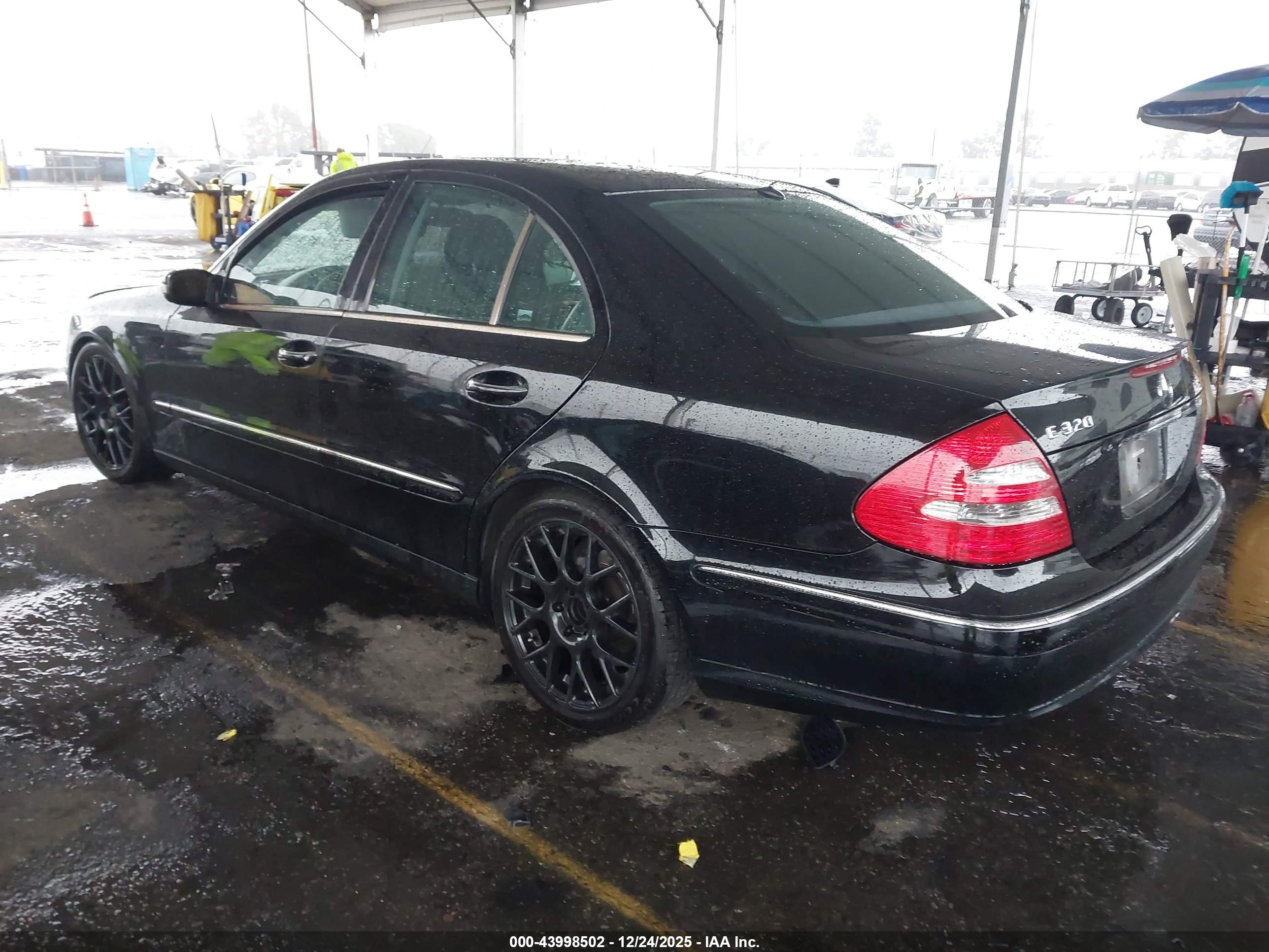 MERCEDES-BENZ E image 3