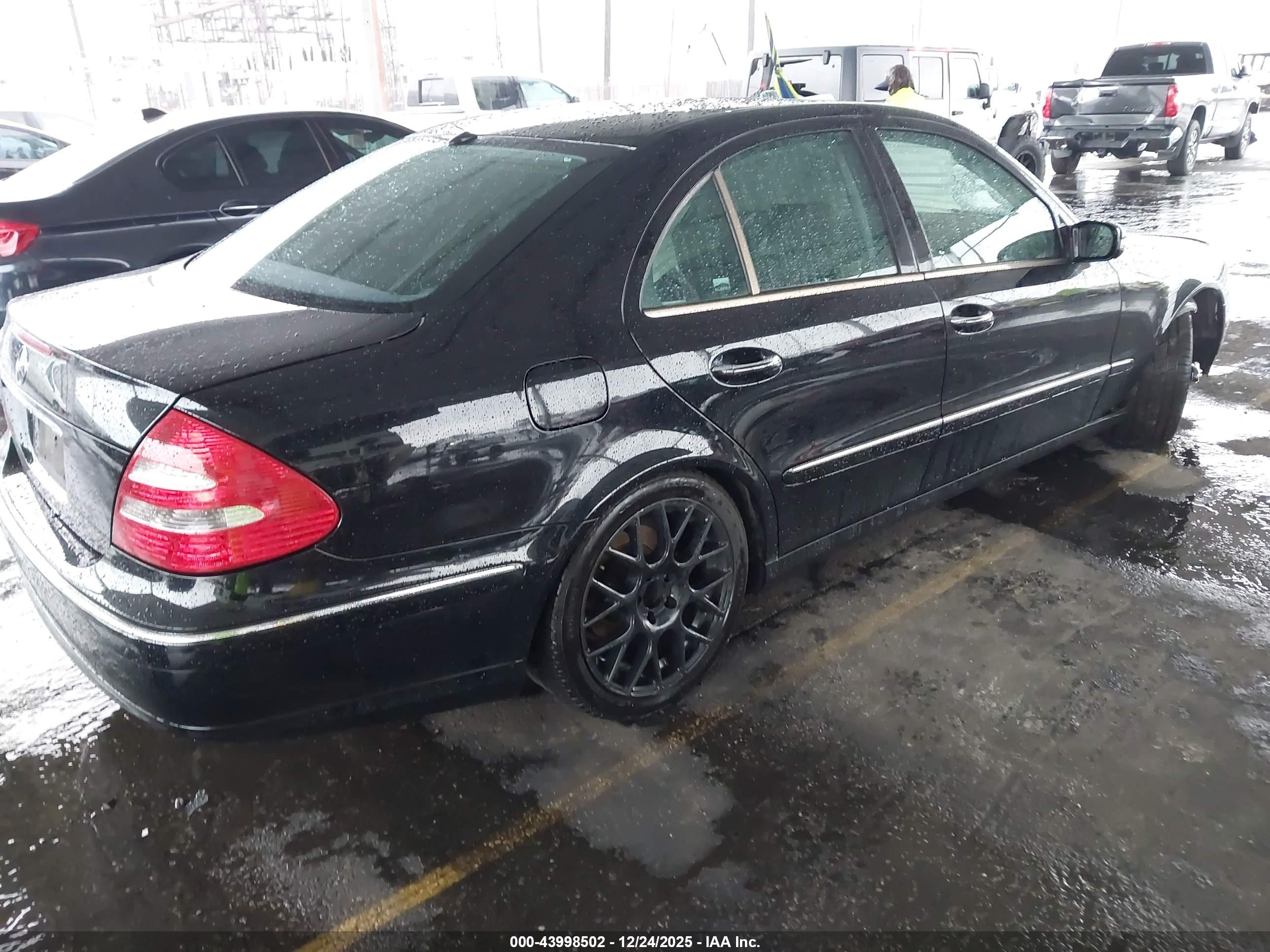 MERCEDES-BENZ E image 4