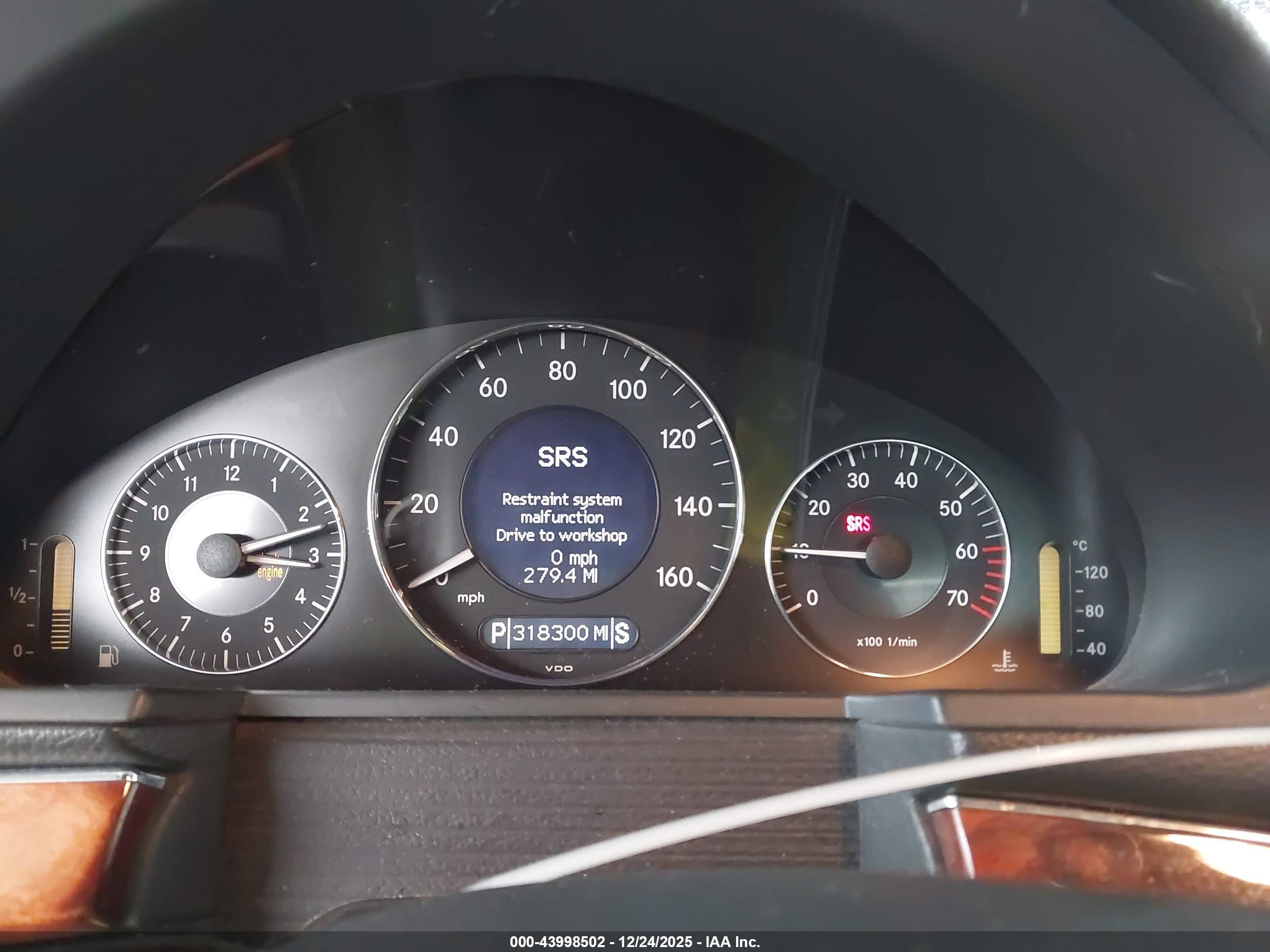 MERCEDES-BENZ E image 7