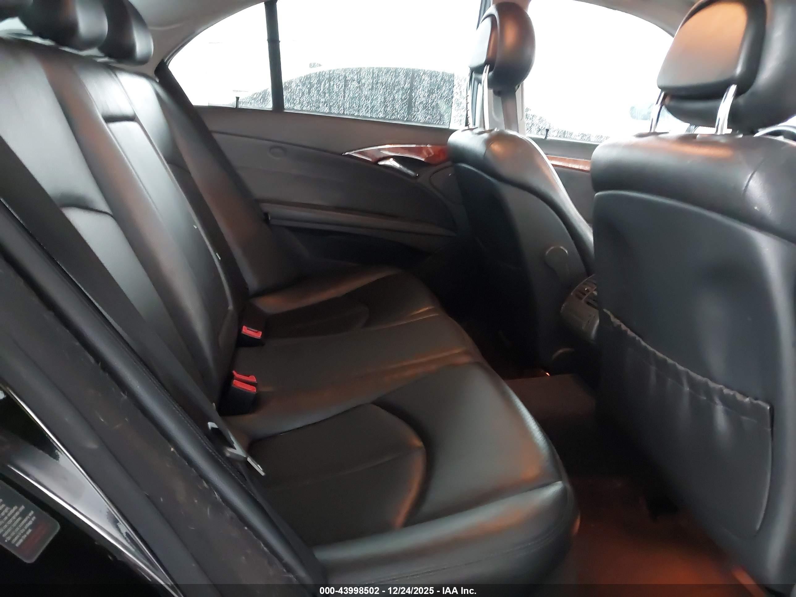MERCEDES-BENZ E image 8