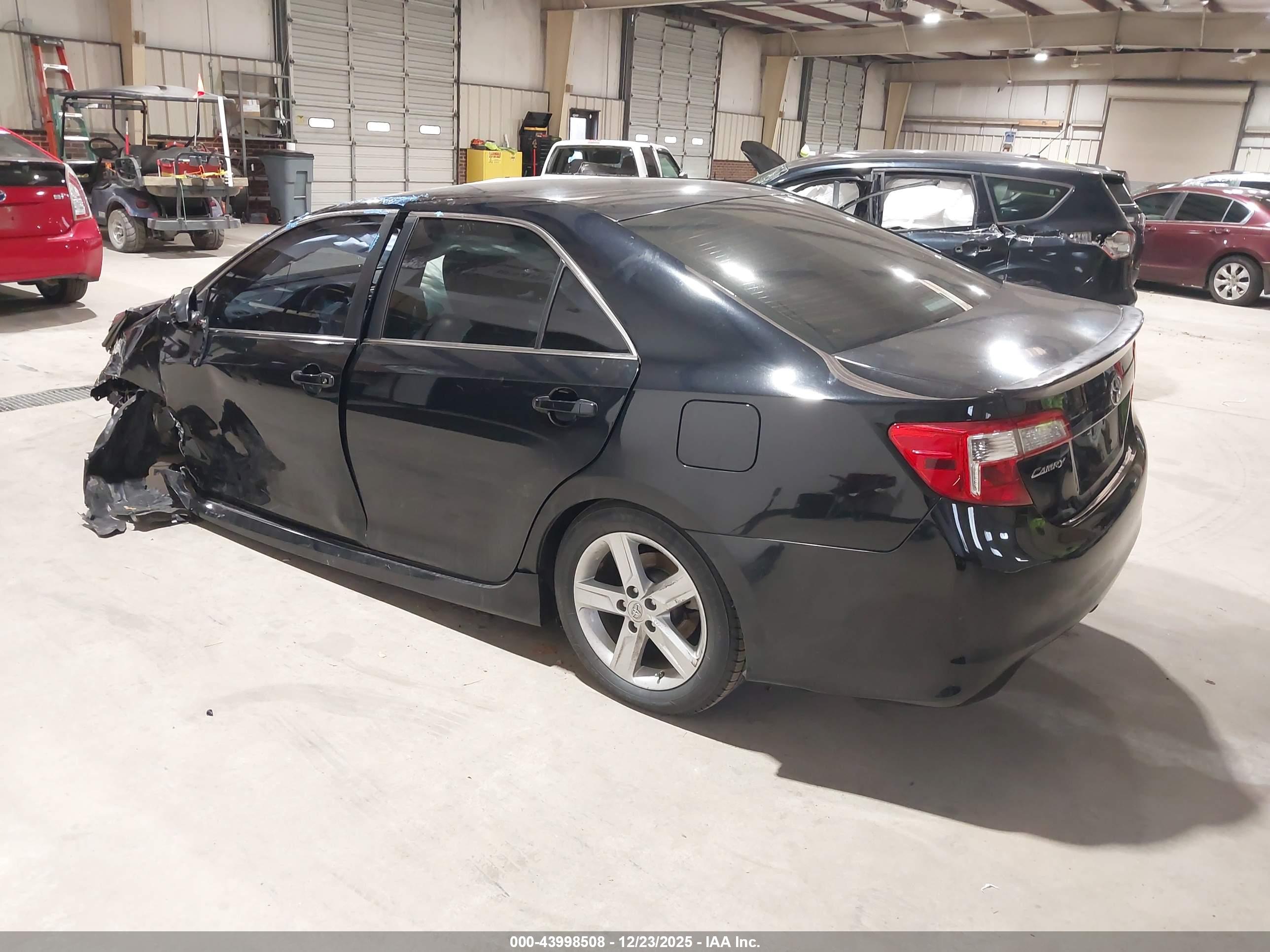 TOYOTA CAMRY image 3
