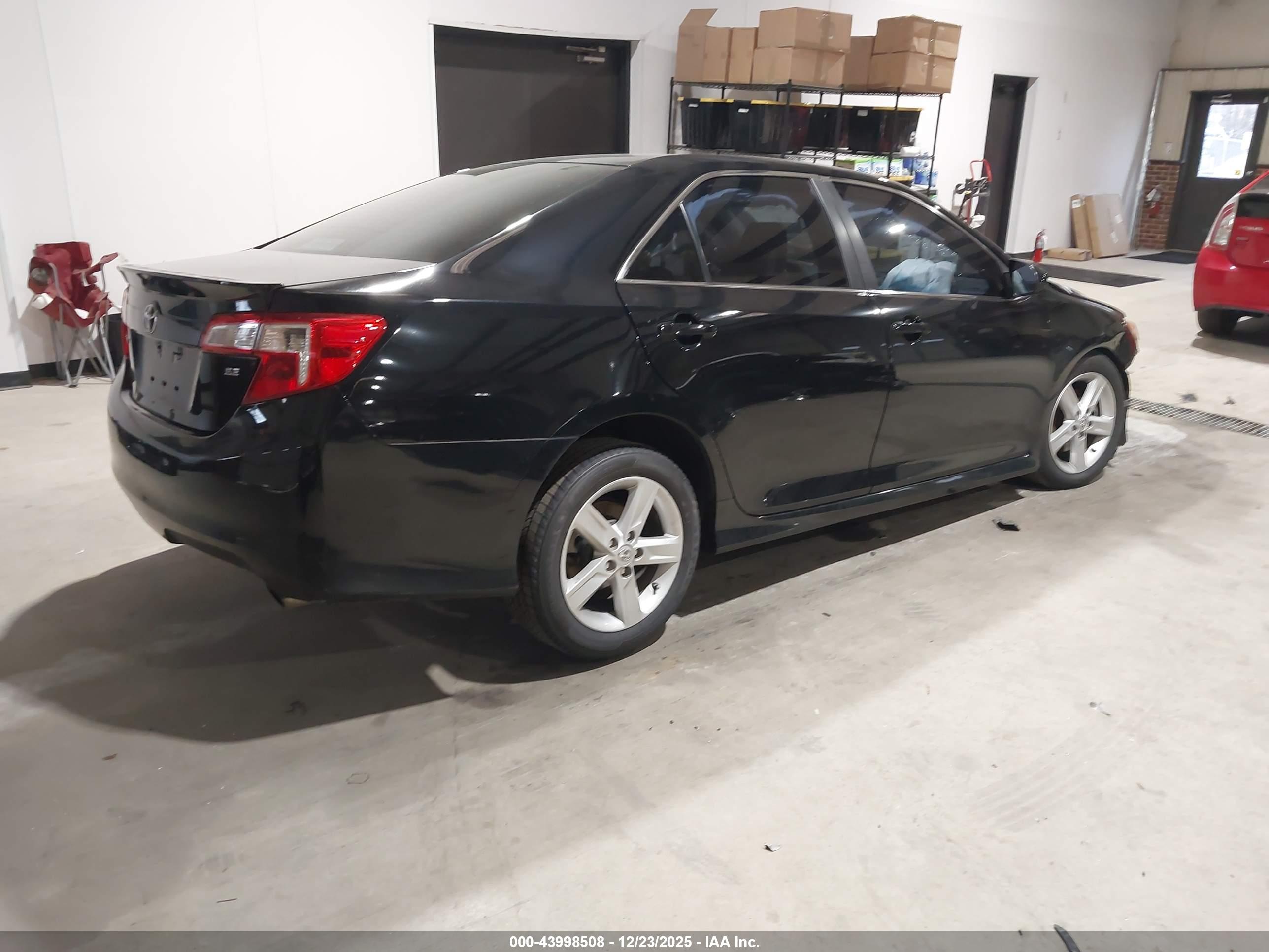 TOYOTA CAMRY image 4