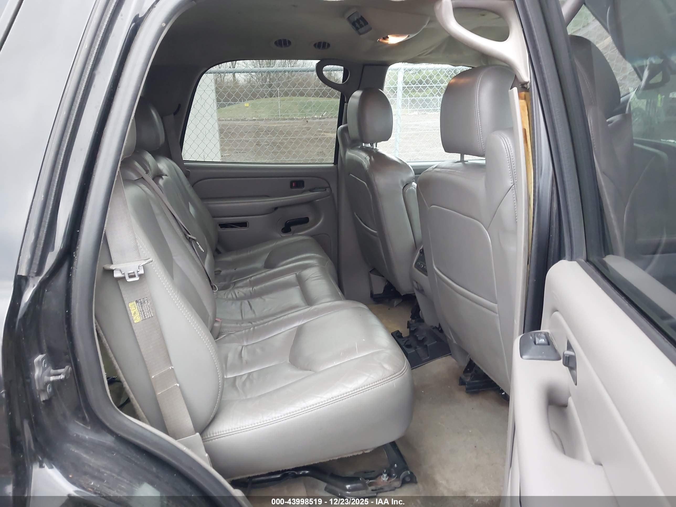 CHEVROLET TAHOE image 8