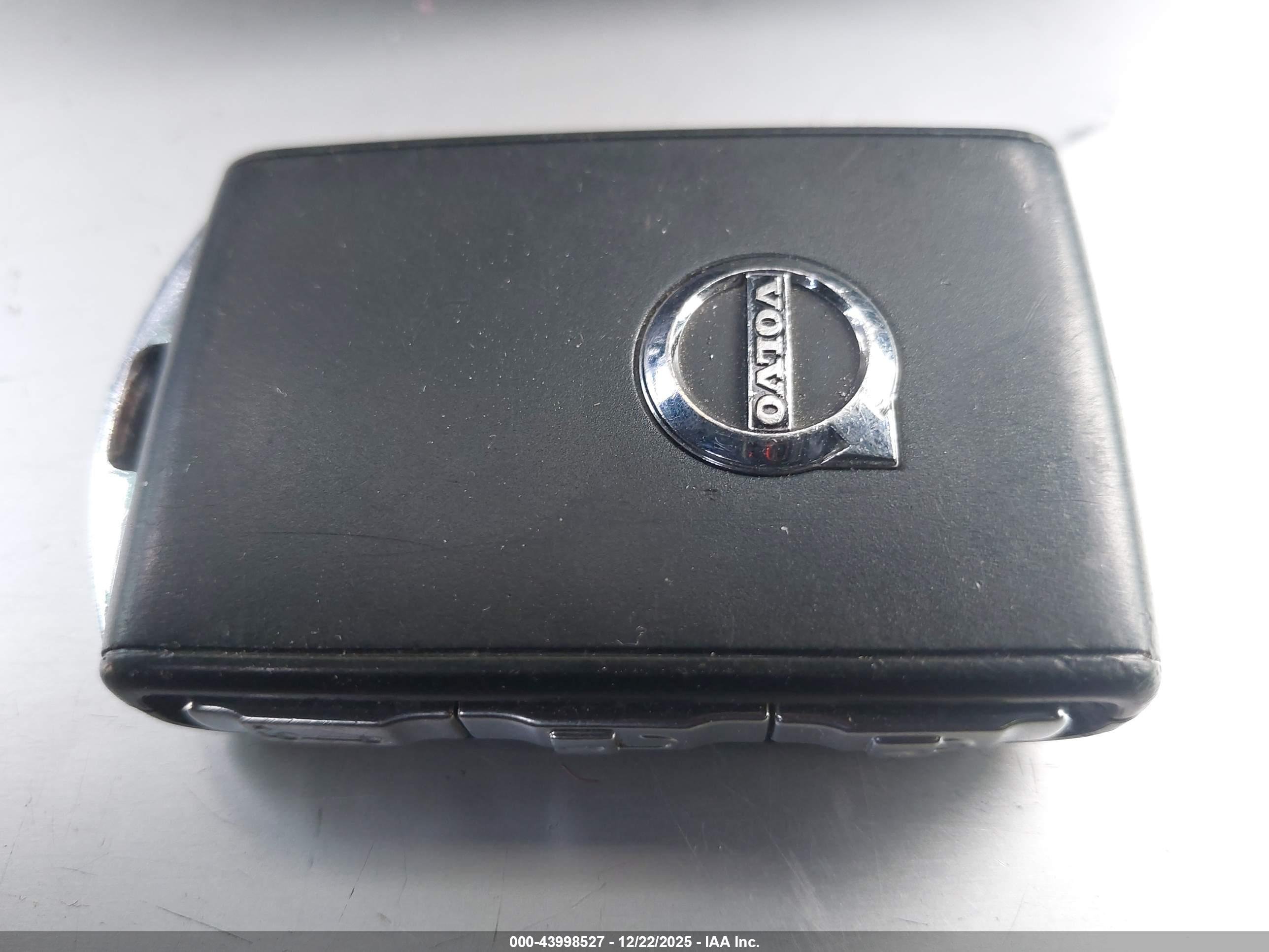 VOLVO S60 image 11
