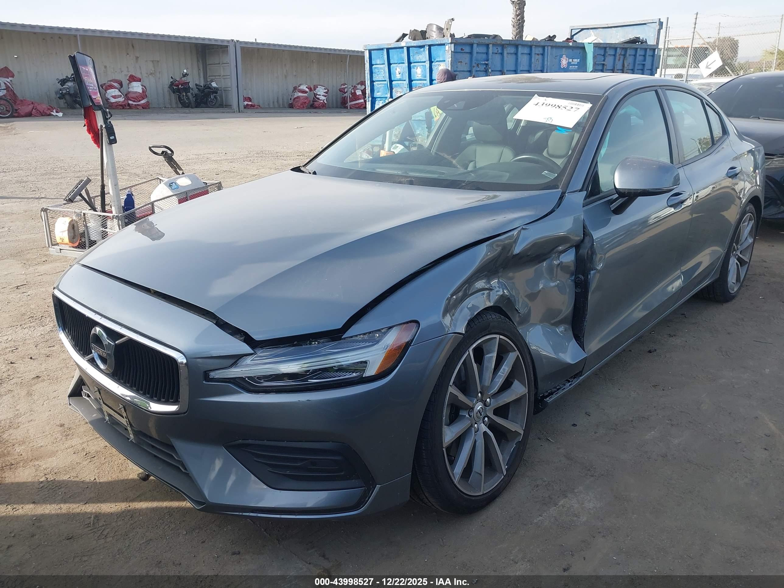 VOLVO S60 image 2