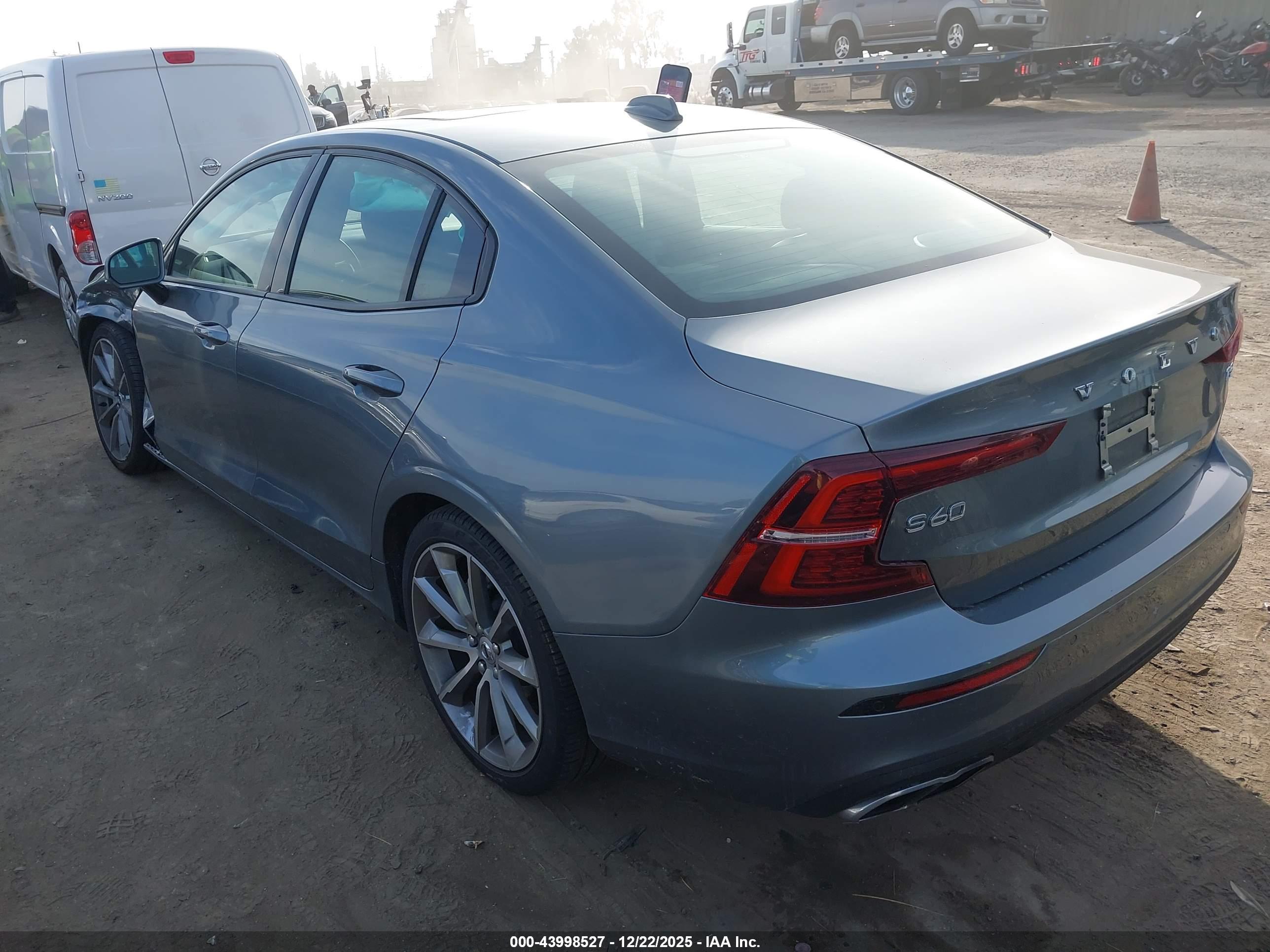 VOLVO S60 image 3