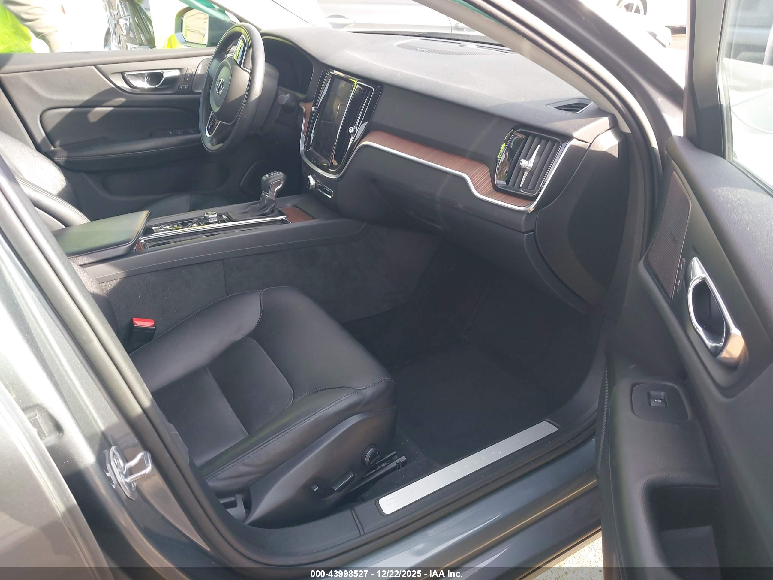 VOLVO S60 image 5