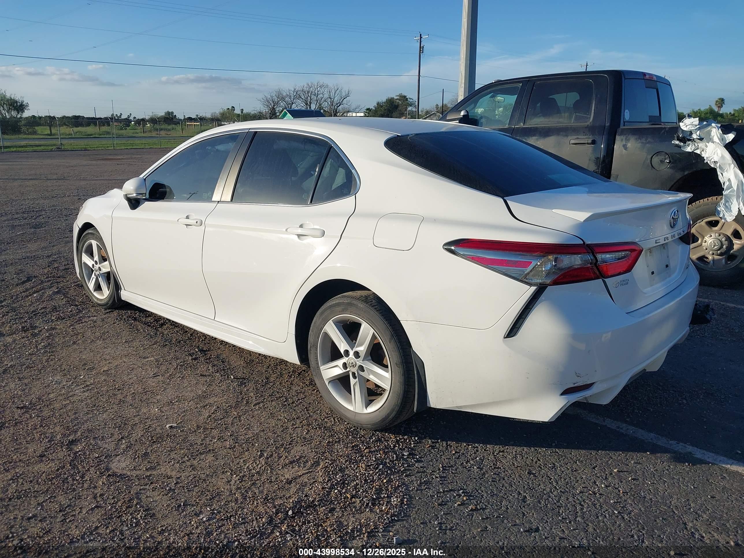 TOYOTA CAMRY image 3